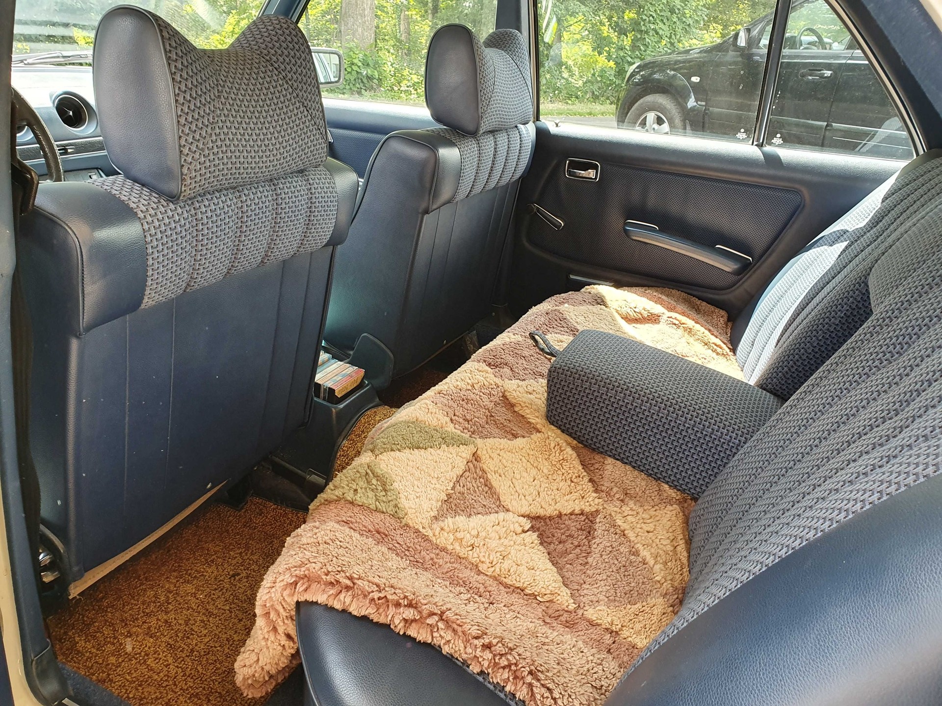 MERCEDES-BENZ 230 W123-image-6