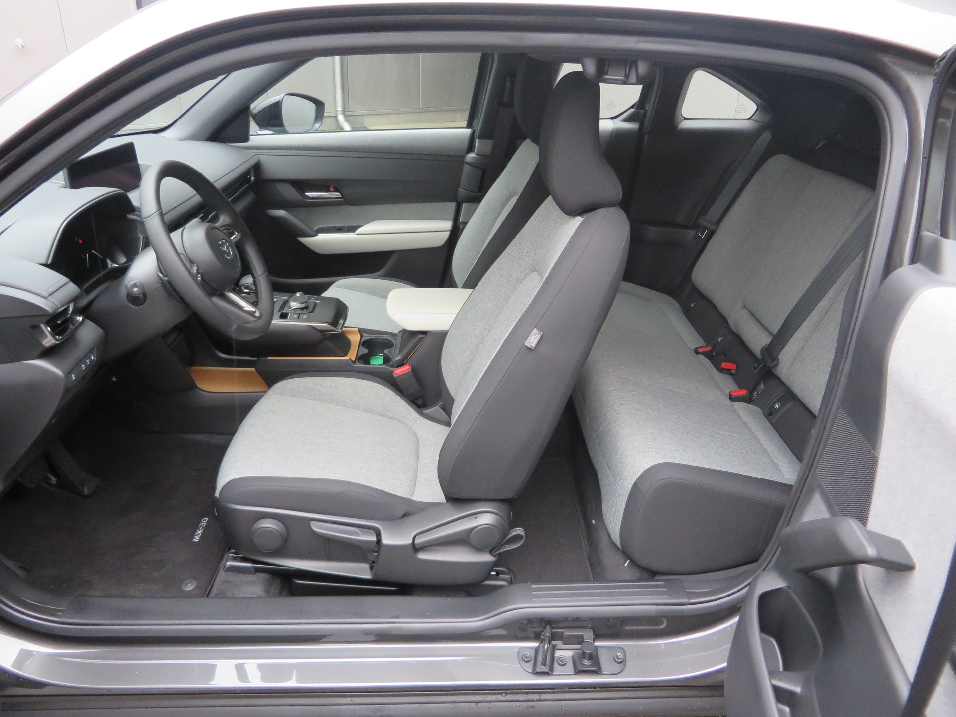 MAZDA MX-30 PHEV e-Skyactiv R-EV 170 Exclusive-Line-image-6
