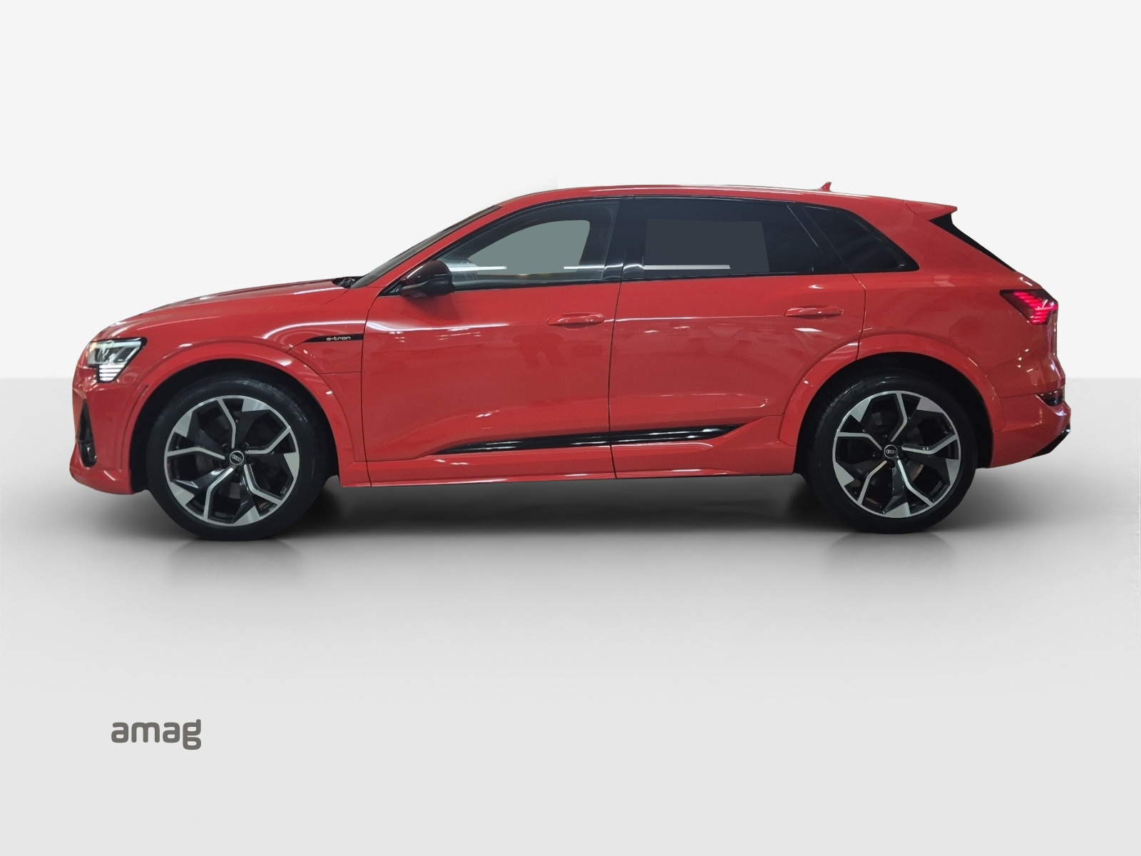 AUDI e-tron S quattro-showroom-element-1