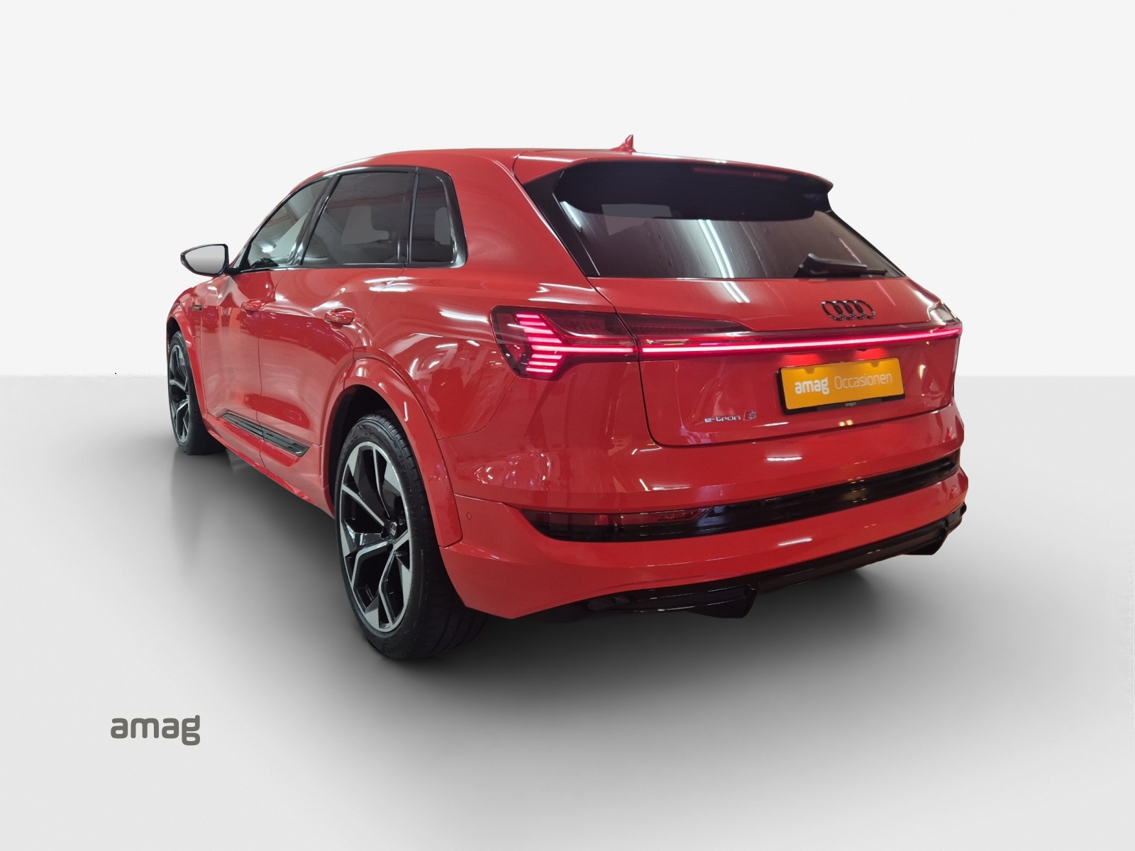 AUDI e-tron S quattro-showroom-element-2