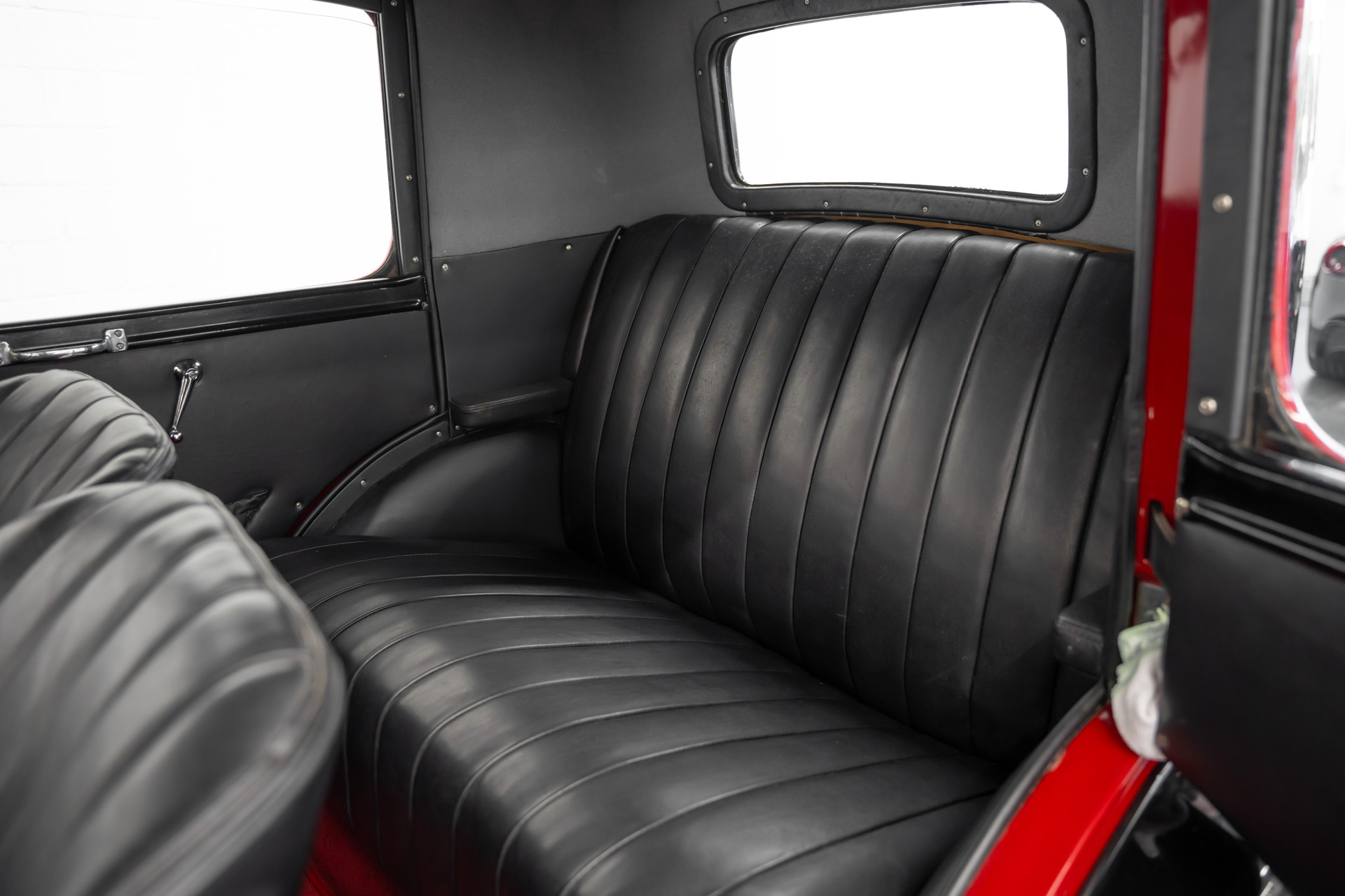 AUSTIN Ten Saloon-image-8