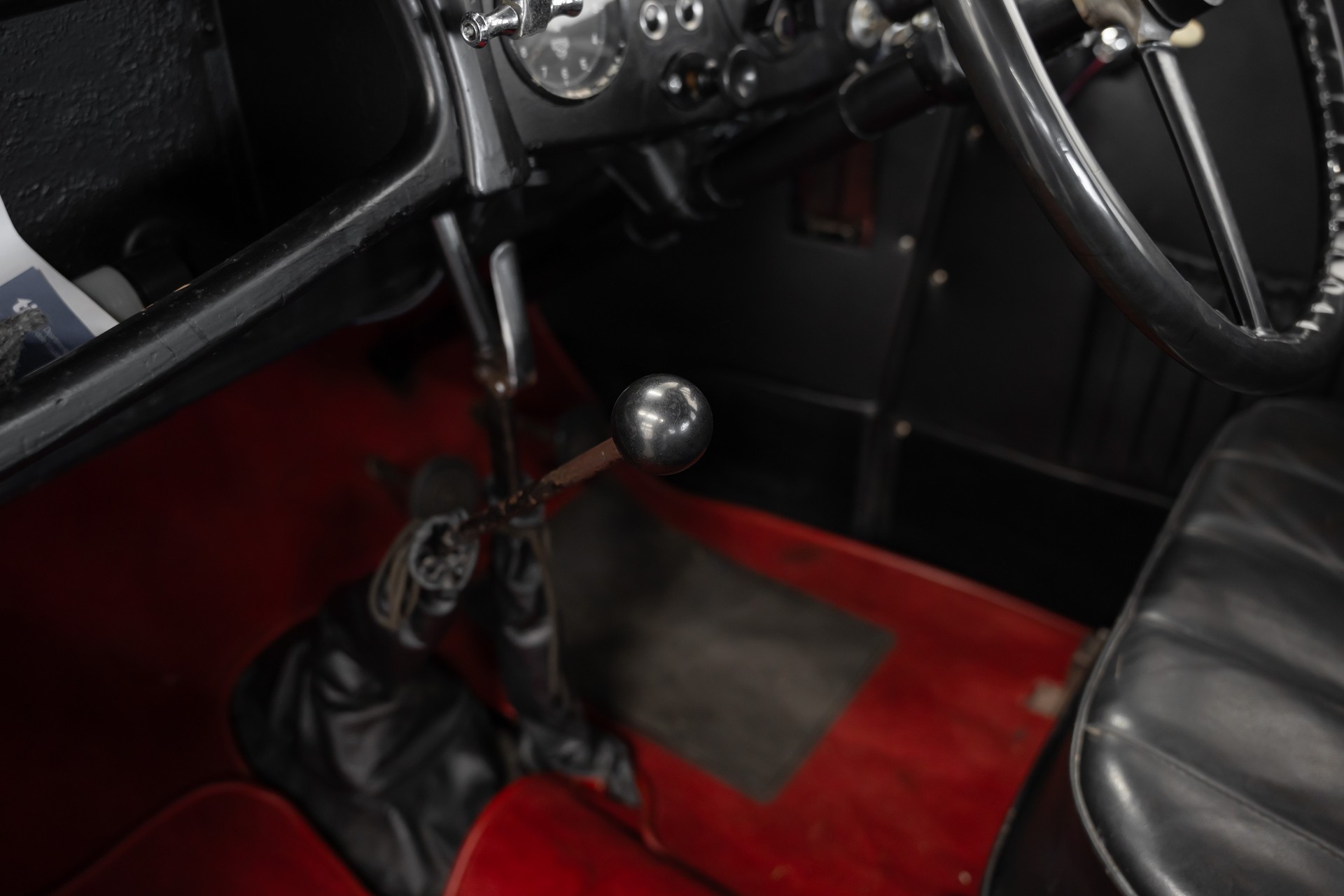 AUSTIN Ten Saloon-image-13