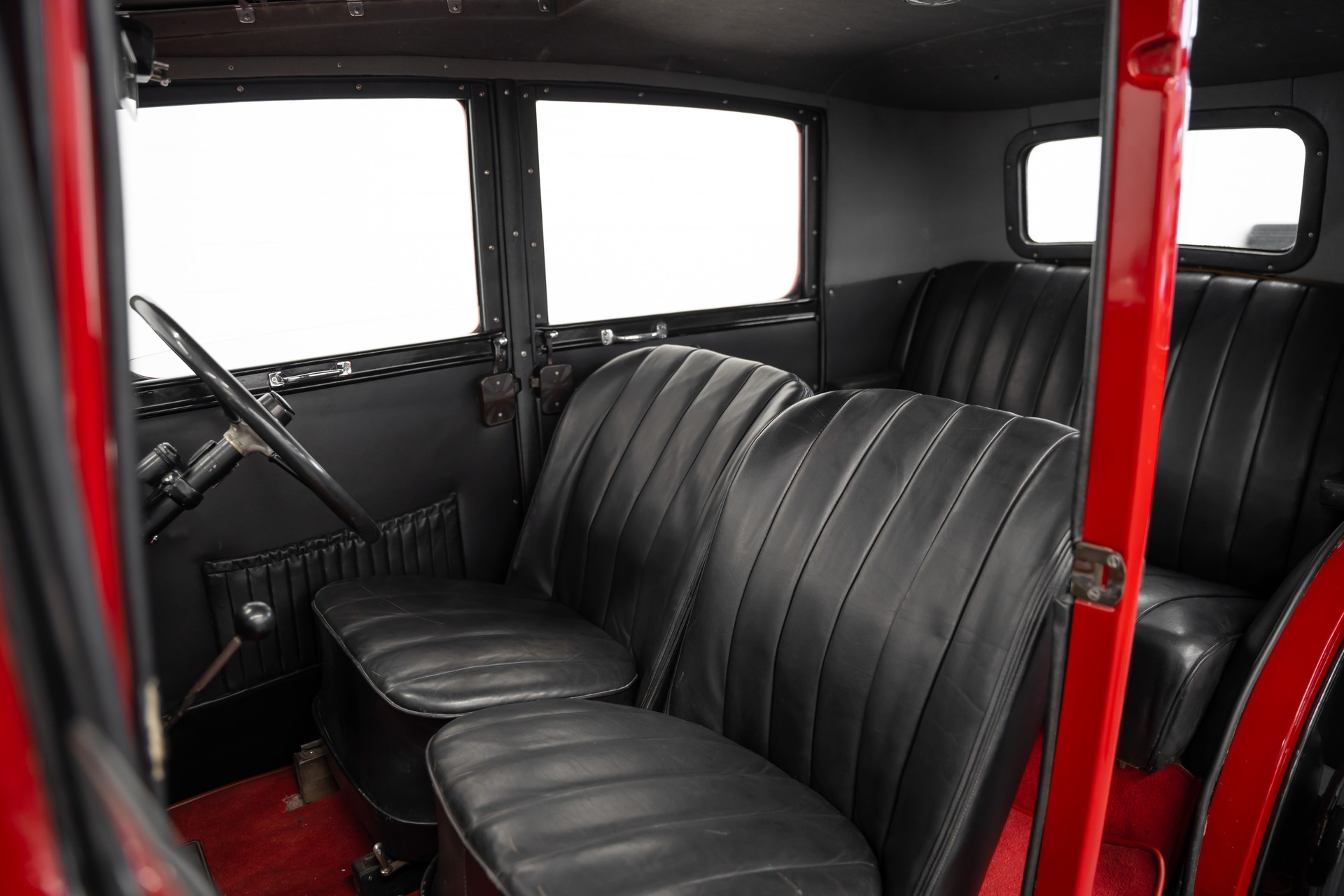 AUSTIN Ten Saloon-image-7