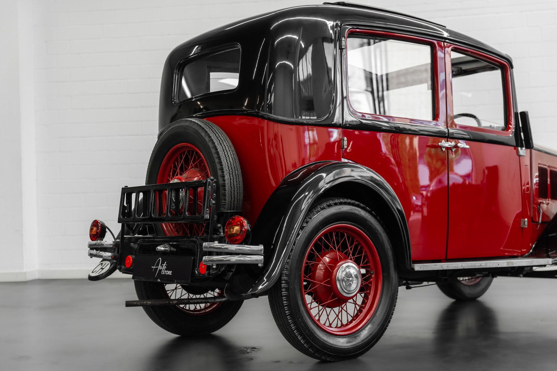 AUSTIN Ten Saloon-image-5