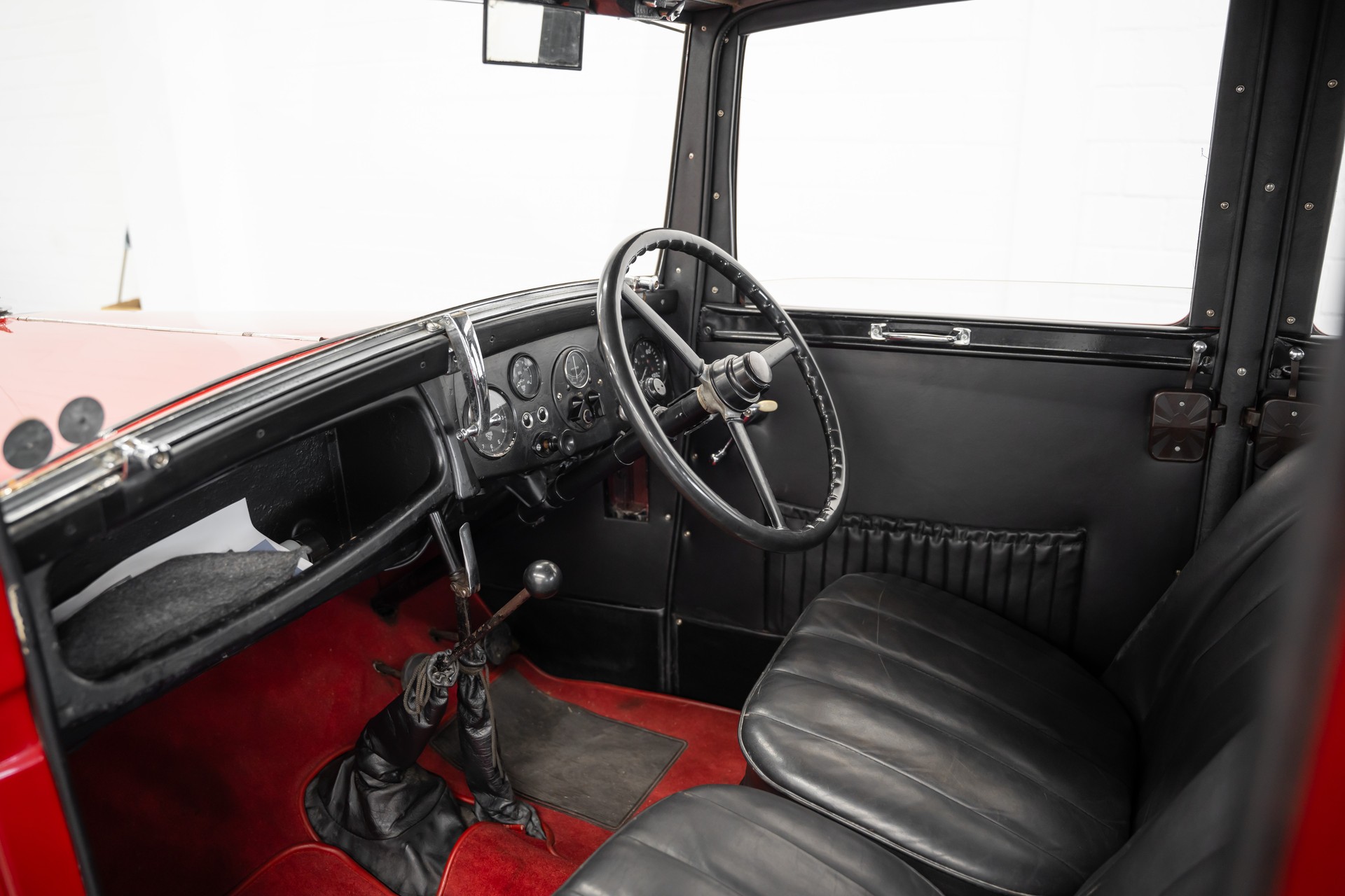 AUSTIN Ten Saloon-image-6