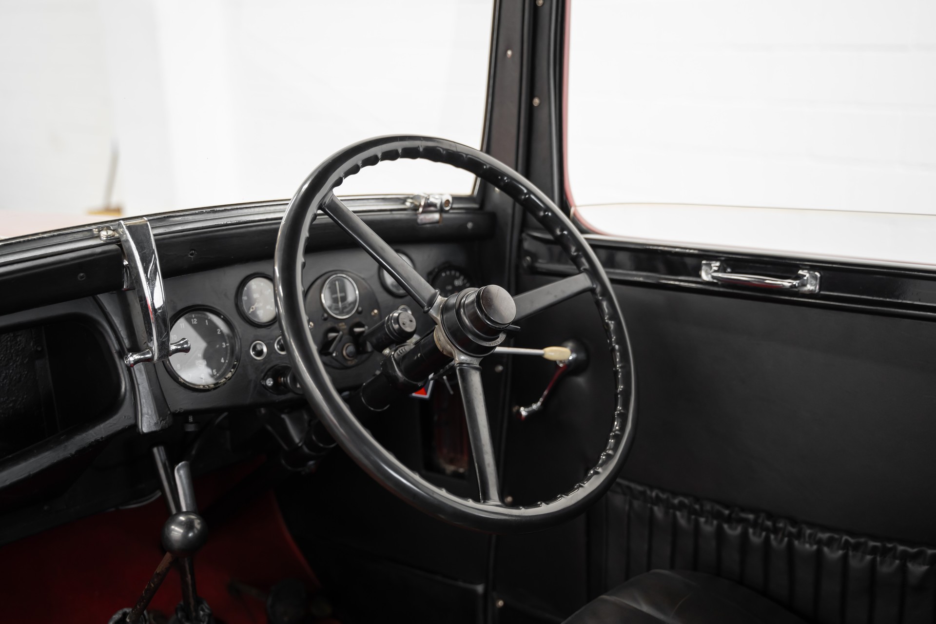 AUSTIN Ten Saloon-image-12