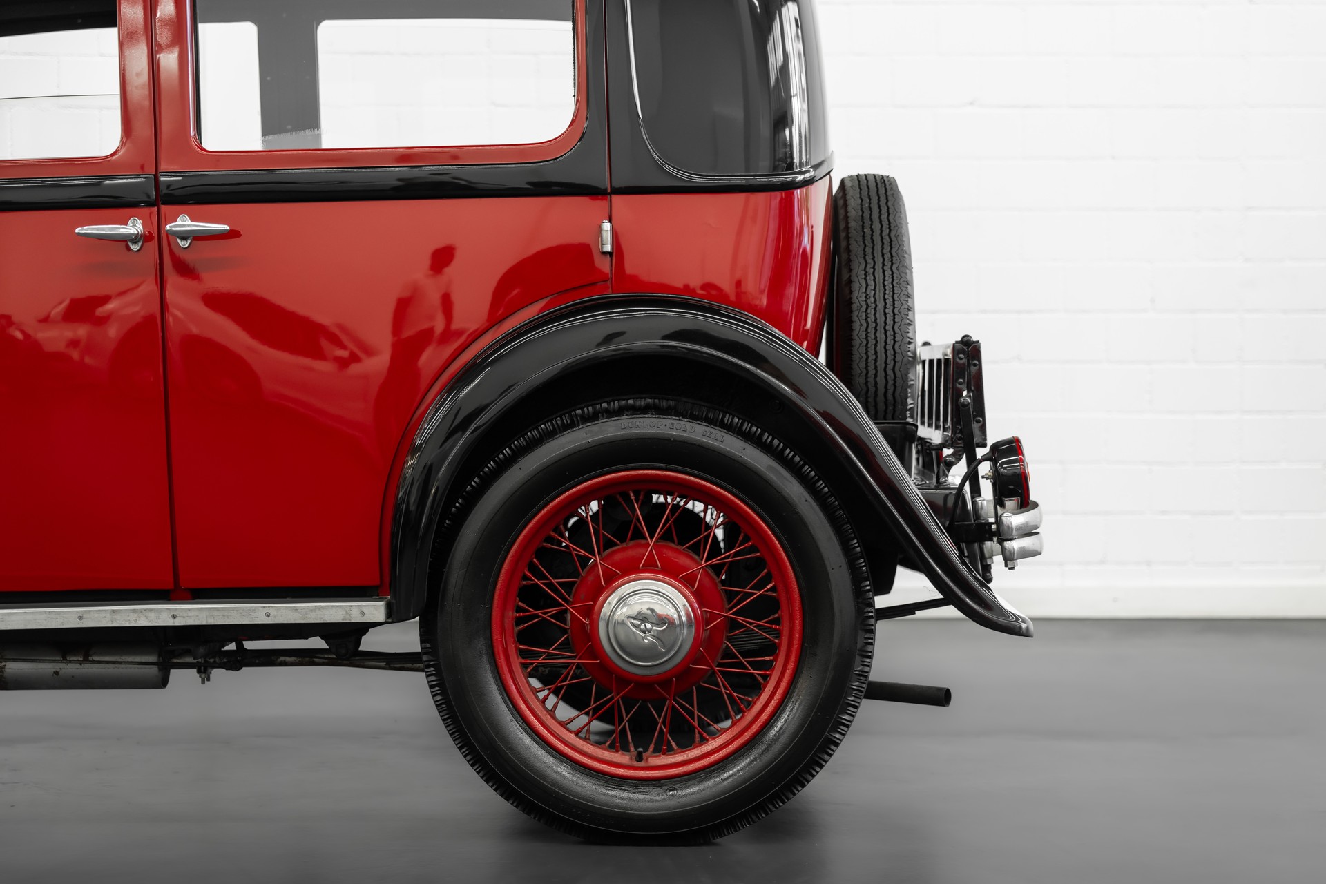AUSTIN Ten Saloon-image-9