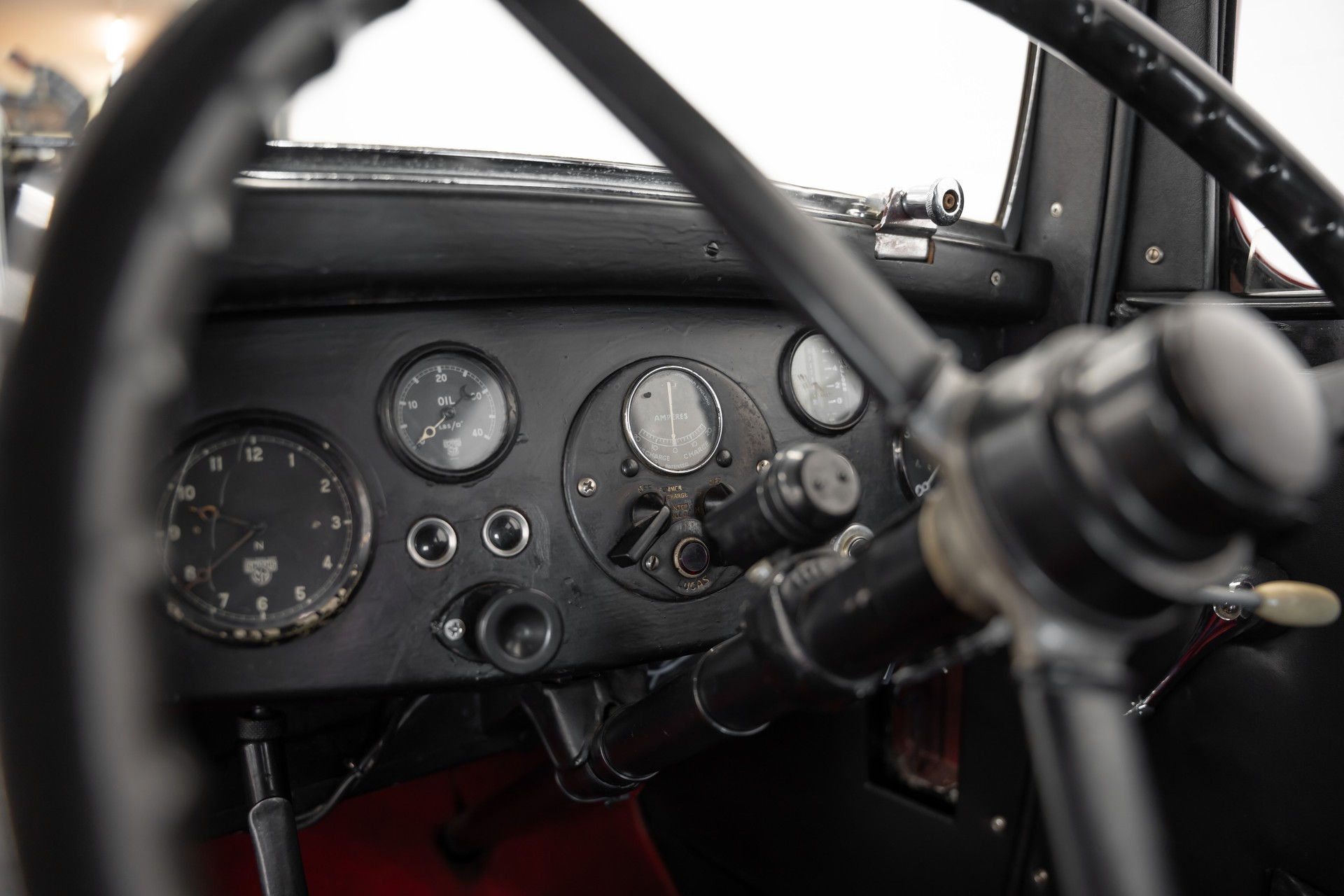 AUSTIN Ten Saloon-image-15