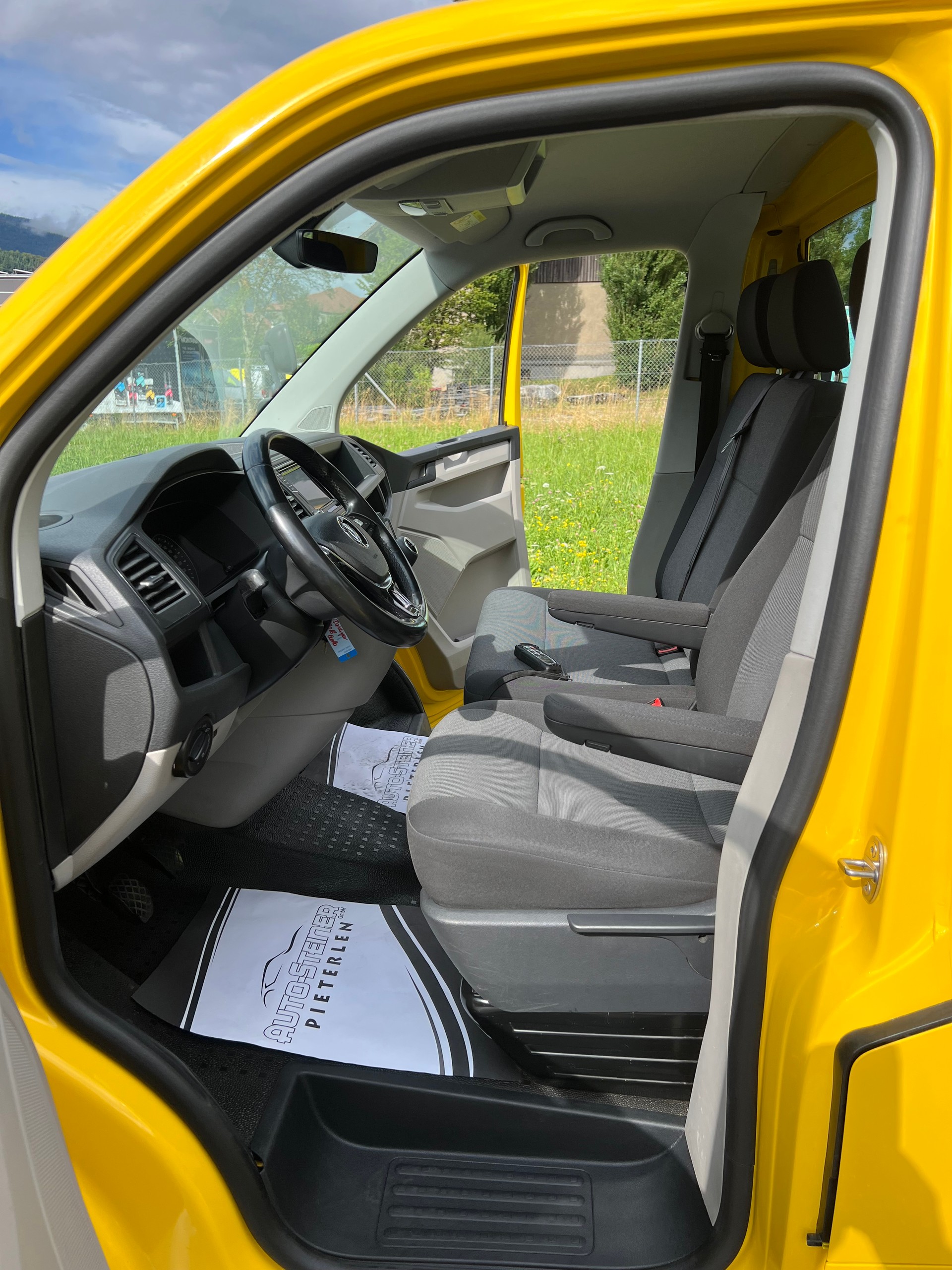VW 4X4 "BALDINGER ABSCHLEPPER" 2600 KG NUTZLAST "AB MFK" T6 2.0 TDI 4Motion. KANN MIT PERMI B GEFAHREN WERDEN.-image-20