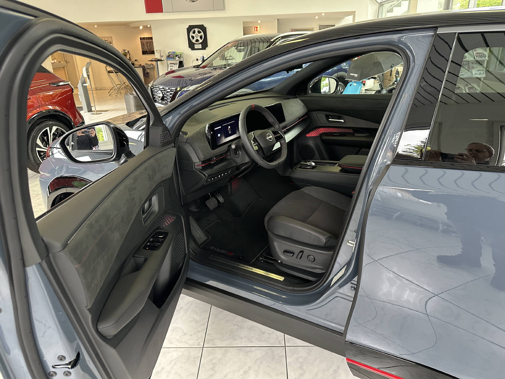 NISSAN Ariya Nismo e-4orce-showroom-element-2