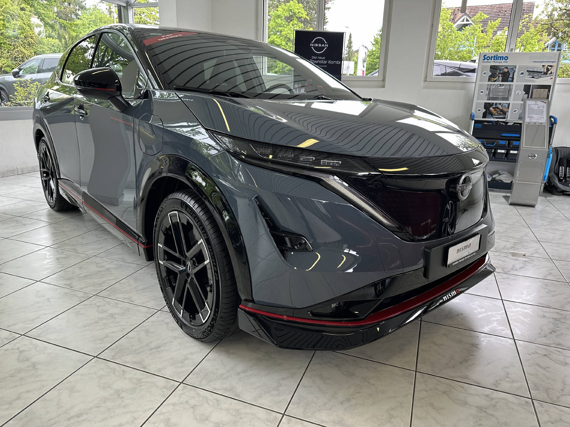 NISSAN Ariya Nismo e-4orce-showroom-element-1