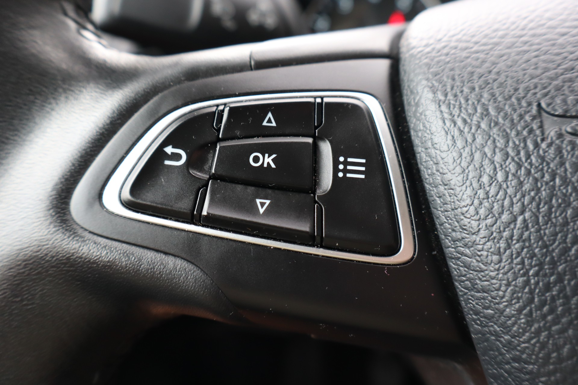 FORD EcoSport 1.0 SCTi Trend-image-10