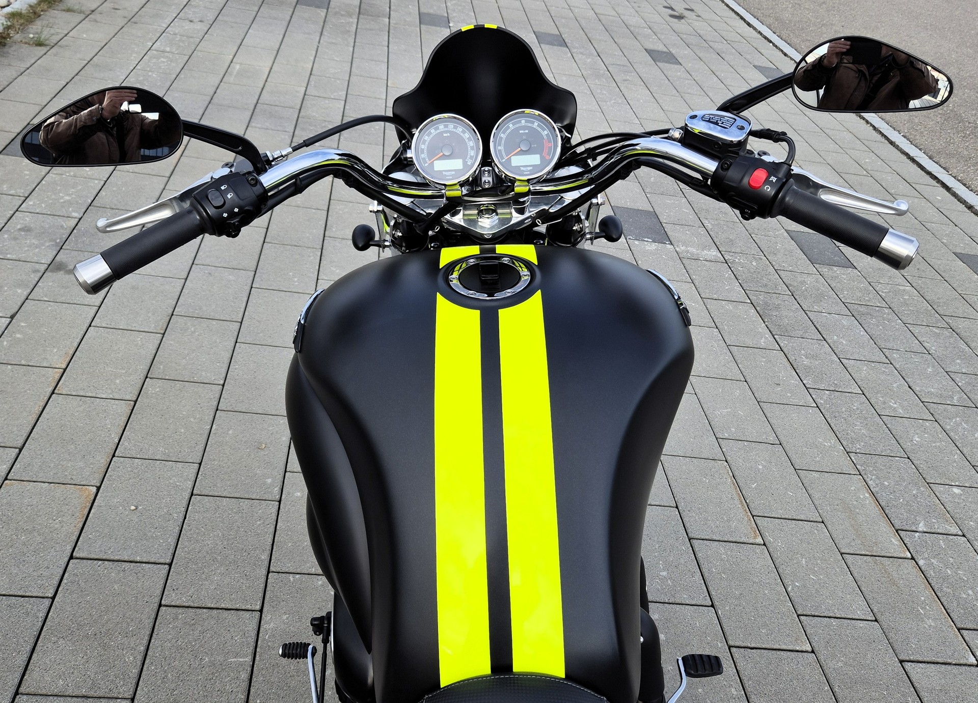 TRIUMPH Rocket III Roadster ABS / 148 PS und 221 Nm bei 2 750 U/min-image-13
