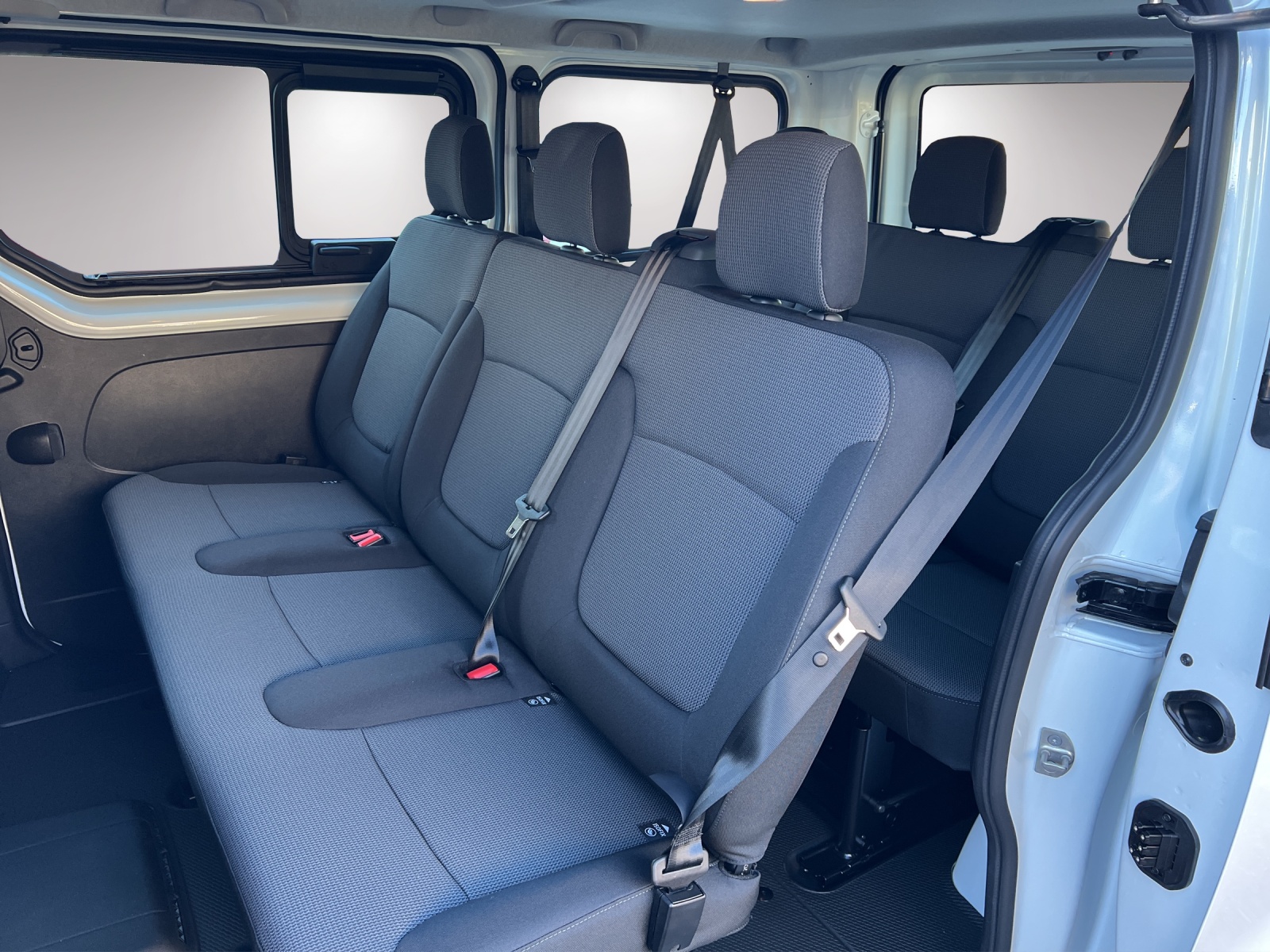 NISSAN Primastarr Kombi 2.8 t L1 H1 2.0 N-Connecta-image-6