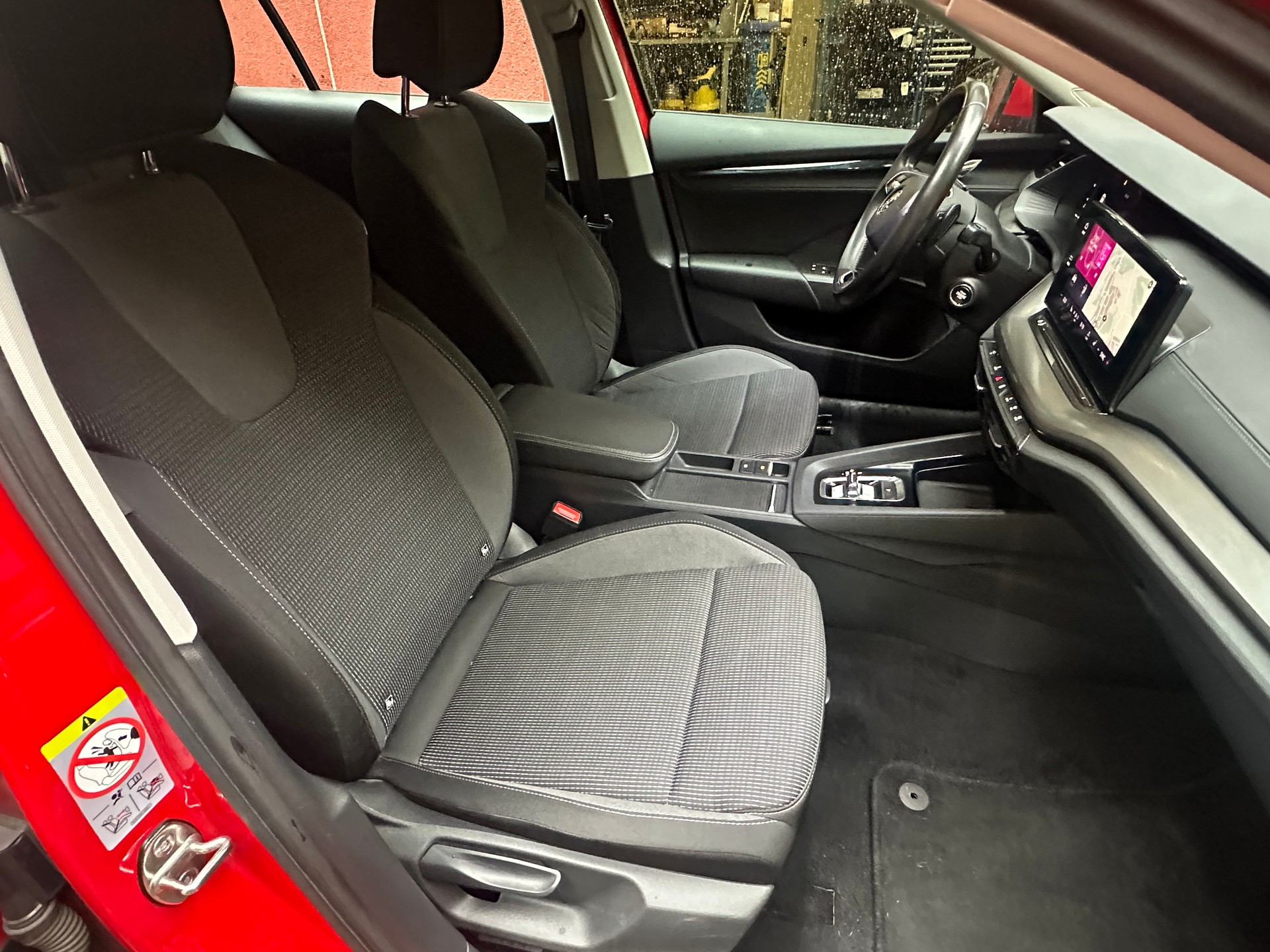 SKODA Octavia Combi 2.0 TDI DSG Ambition-image-13