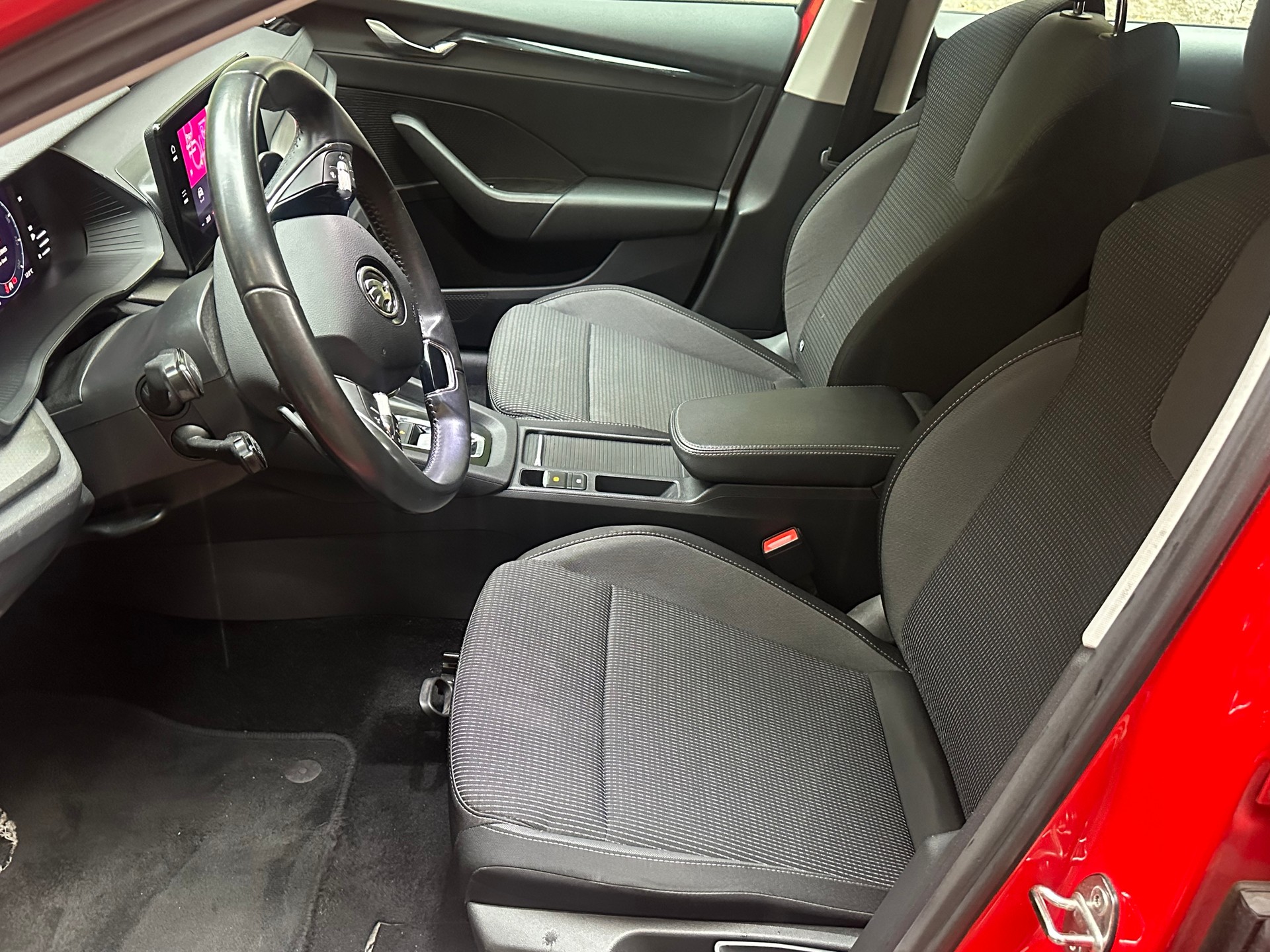 SKODA Octavia Combi 2.0 TDI DSG Ambition-image-10