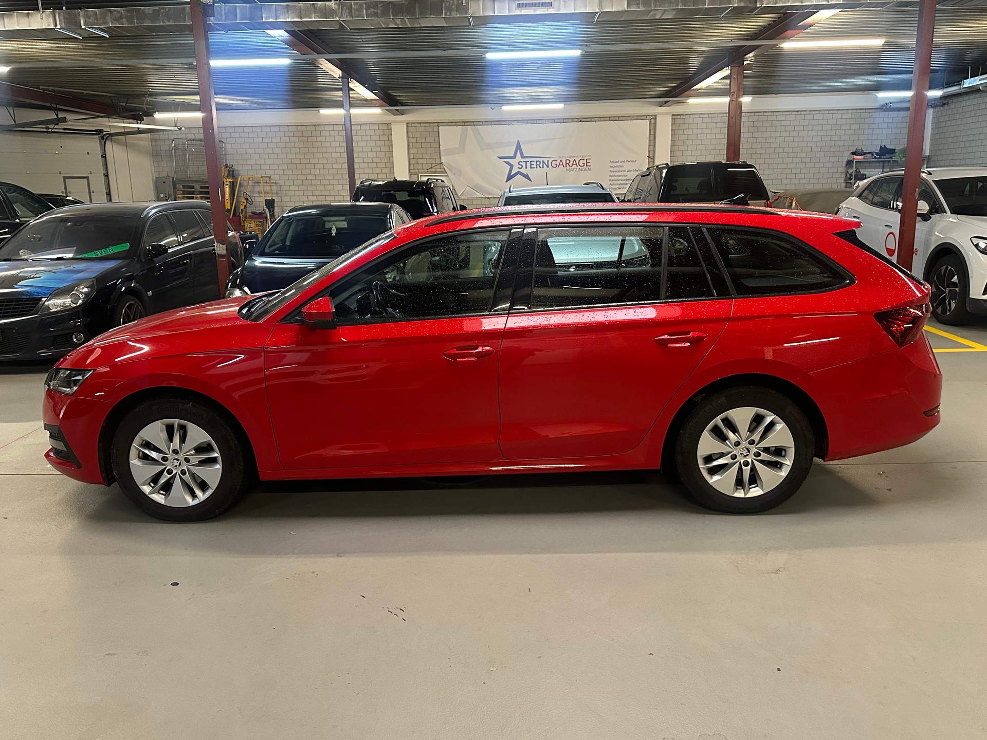 SKODA Octavia Combi 2.0 TDI DSG Ambition-showroom-element-1