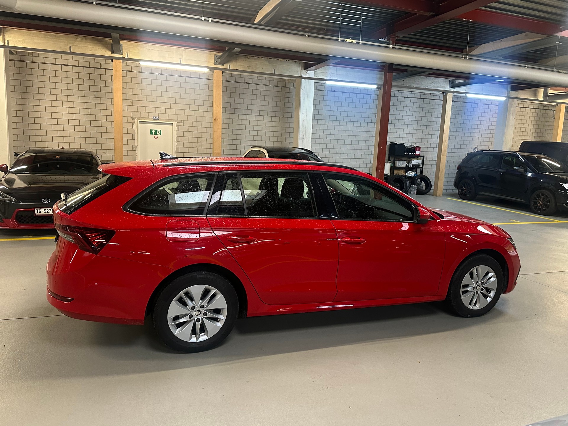 SKODA Octavia Combi 2.0 TDI DSG Ambition-image-5