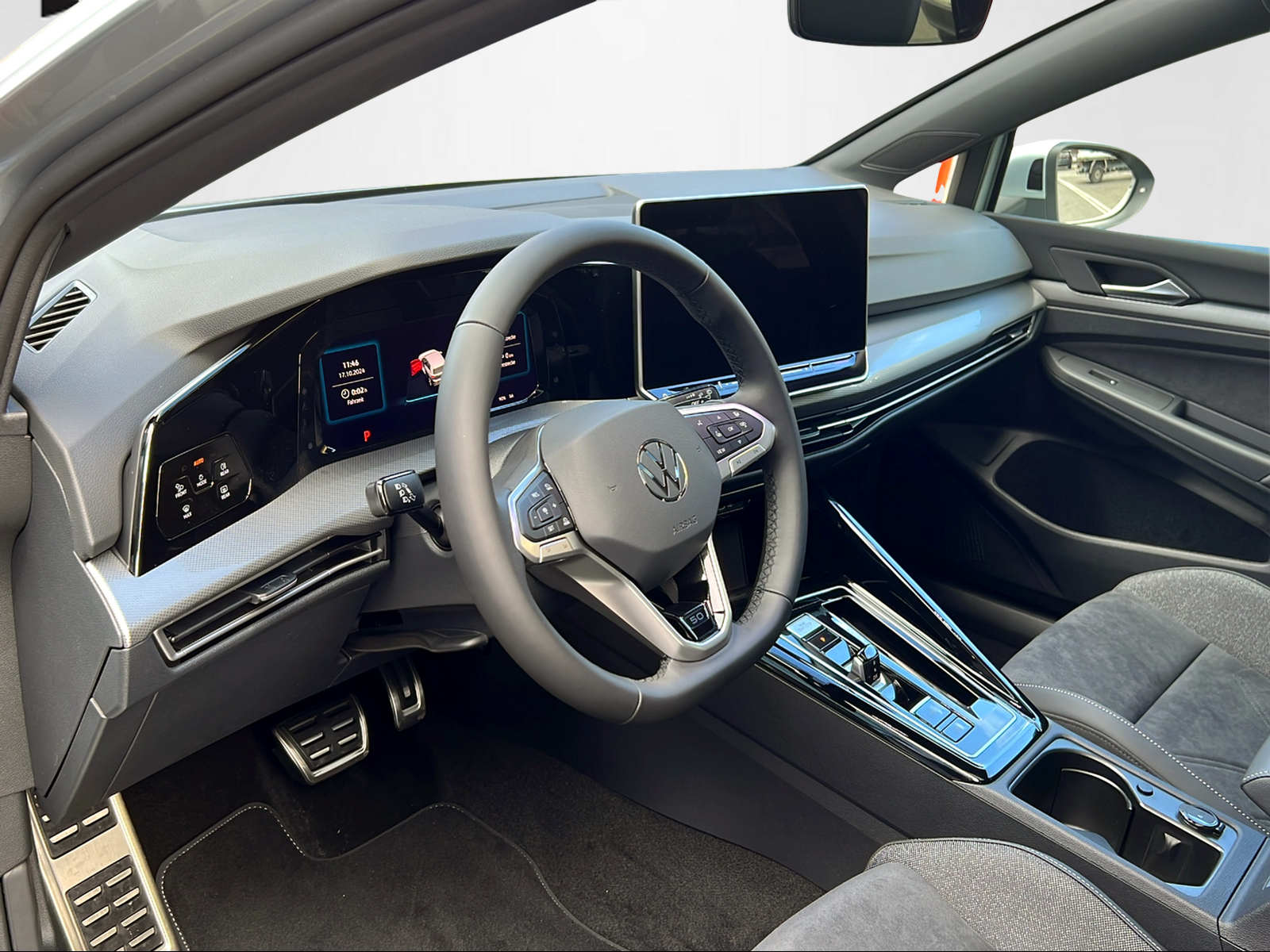 VW Golf VIII 1.5 TSI PHEV Edition 50 DSG-image-7