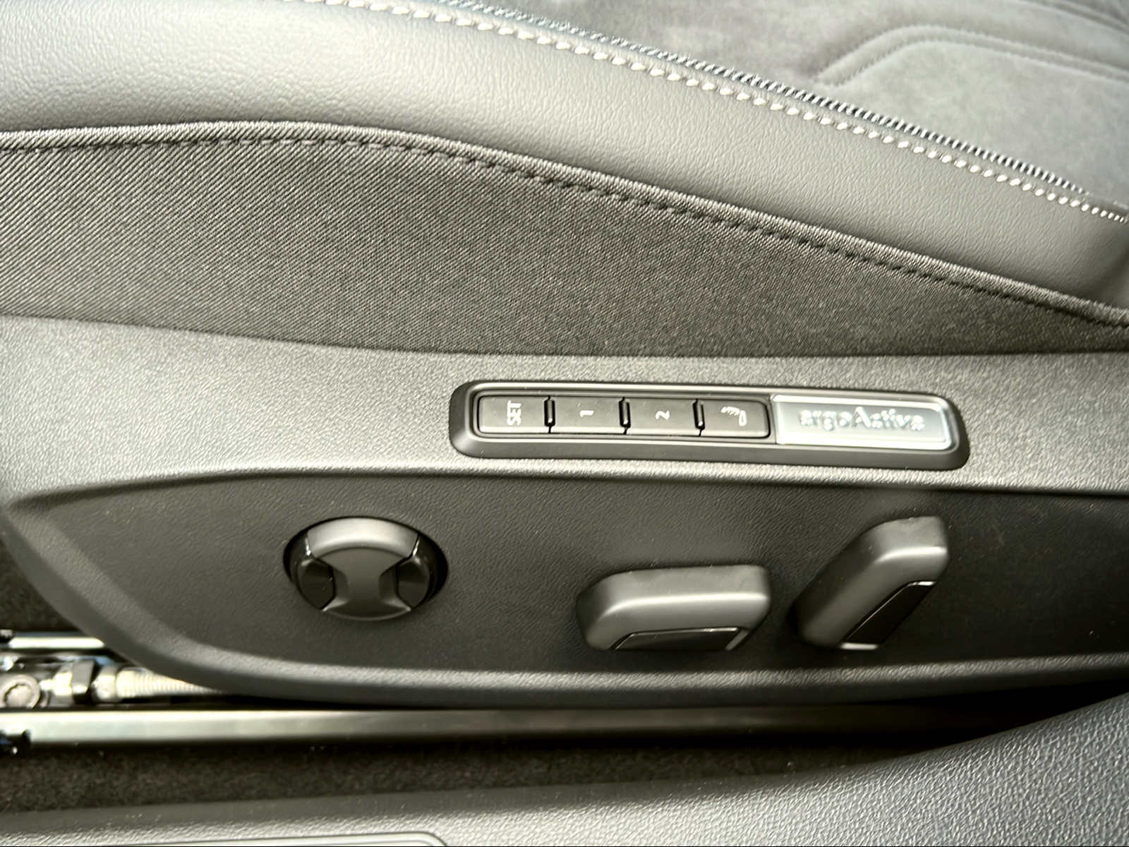 VW Golf VIII 1.5 TSI PHEV Edition 50 DSG-image-12
