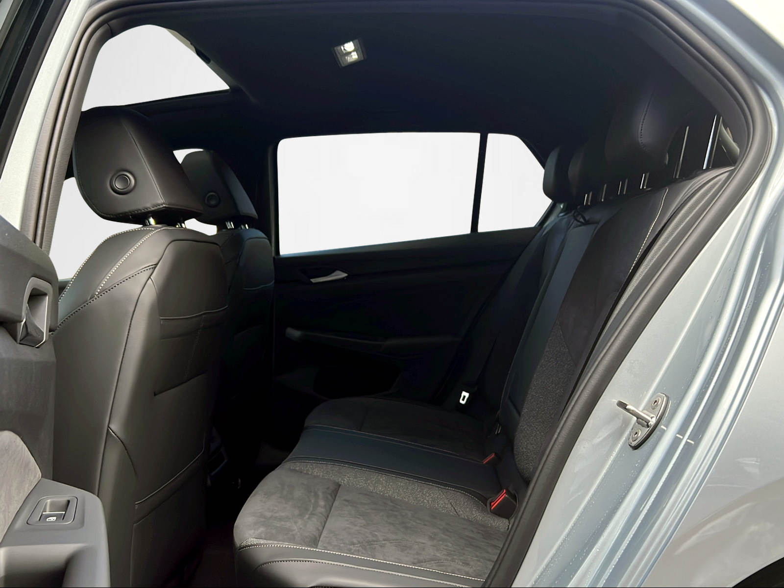 VW Golf VIII 1.5 TSI PHEV Edition 50 DSG-image-11