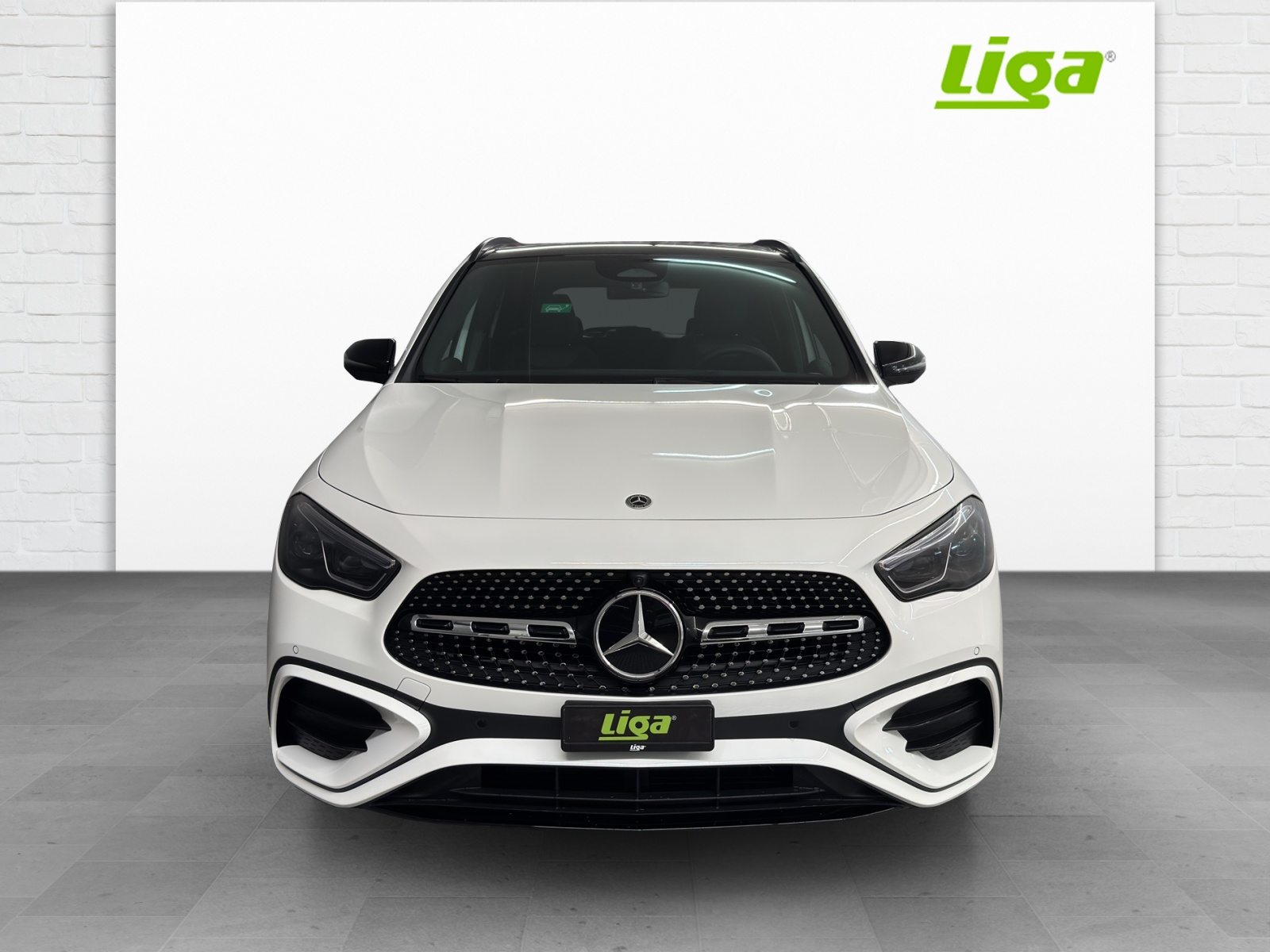 MERCEDES-BENZ GLA 250 e AMG Line EQ Star-showroom-element-2