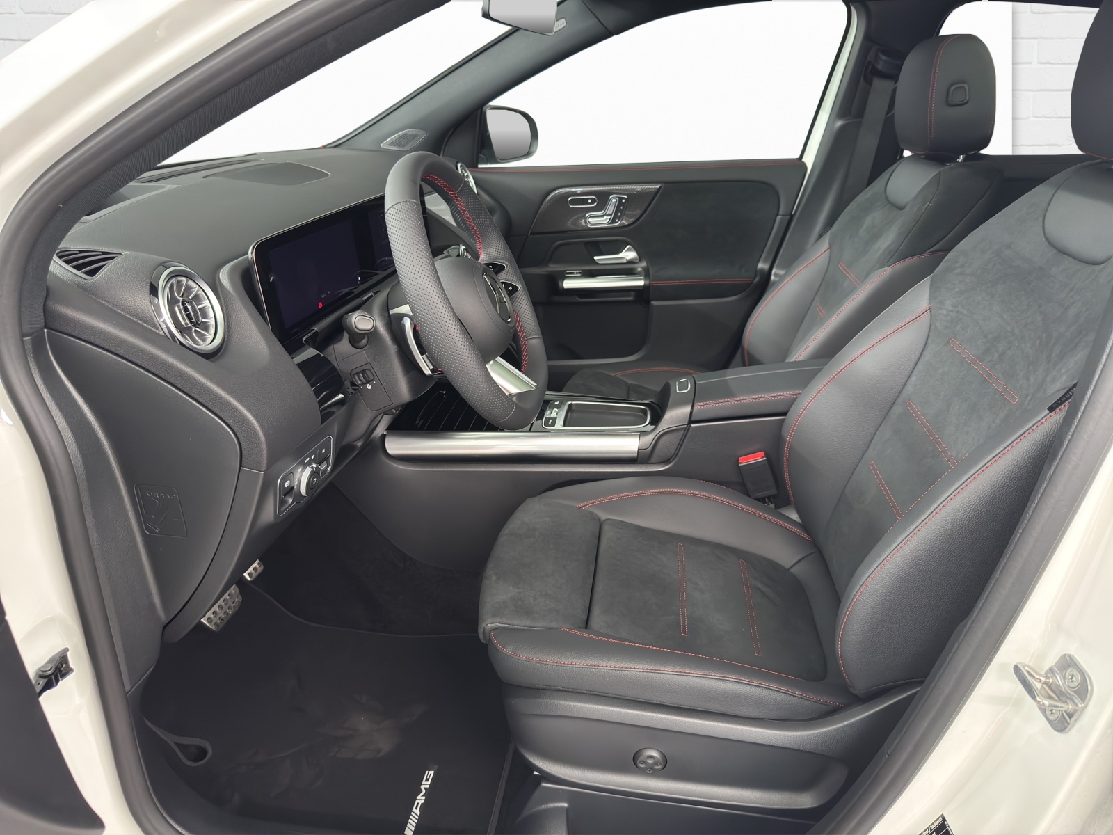 MERCEDES-BENZ GLA 250 e AMG Line EQ Star-image-6