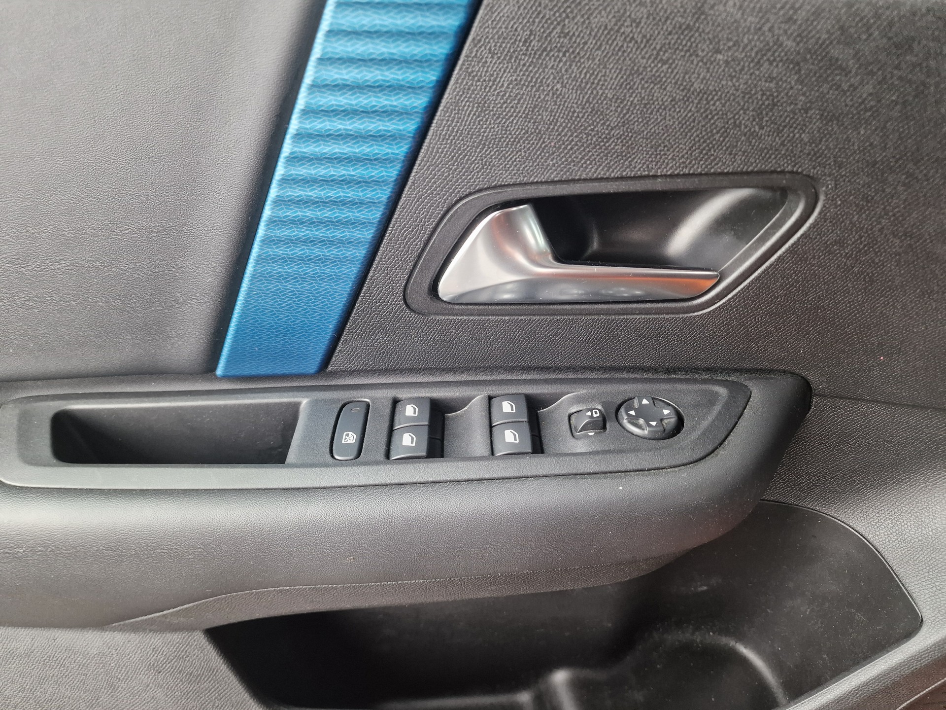 CITROEN C4 Electric Swiss Edition 8x Alu 24Mt Gara-image-25