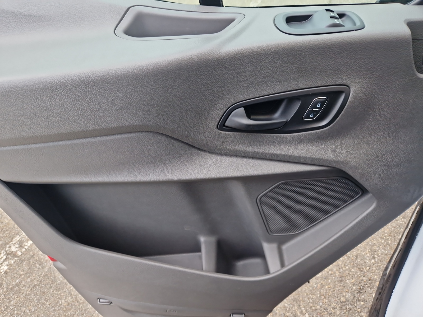 FORD E-Transit Van 350 L2H2 67kWh Trend-image-8