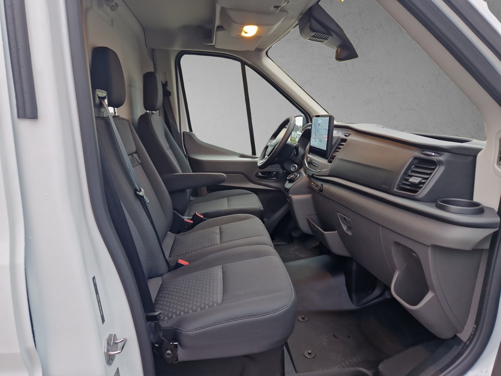 FORD E-Transit Van 350 L2H2 67kWh Trend-image-14