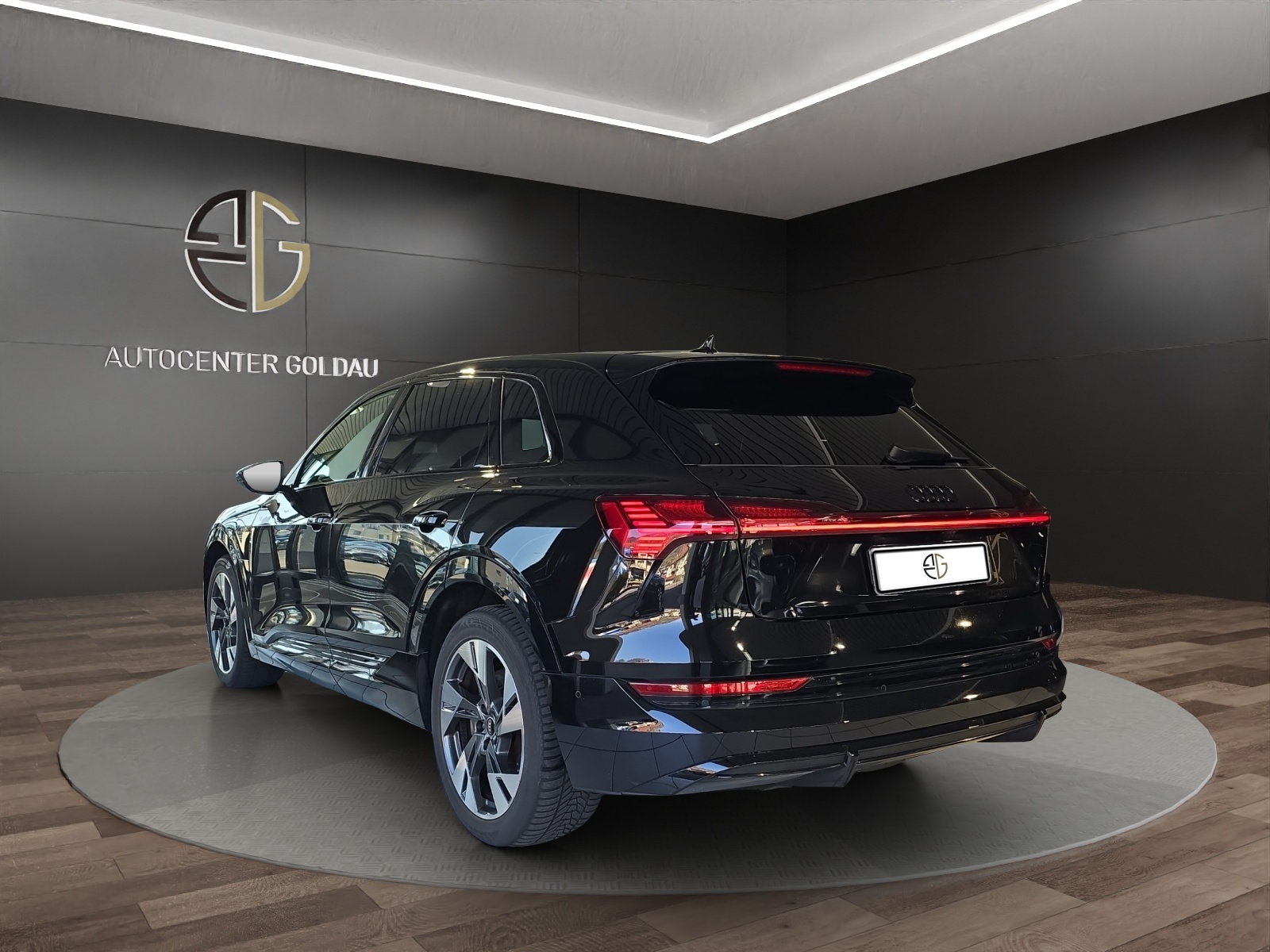 AUDI e-tron 55 S Line quattro-showroom-element-1
