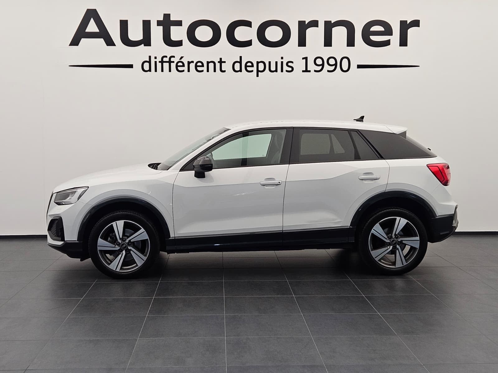 AUDI Q2 40 TFSI advanced Attraction quattro S-tronic-showroom-element-1