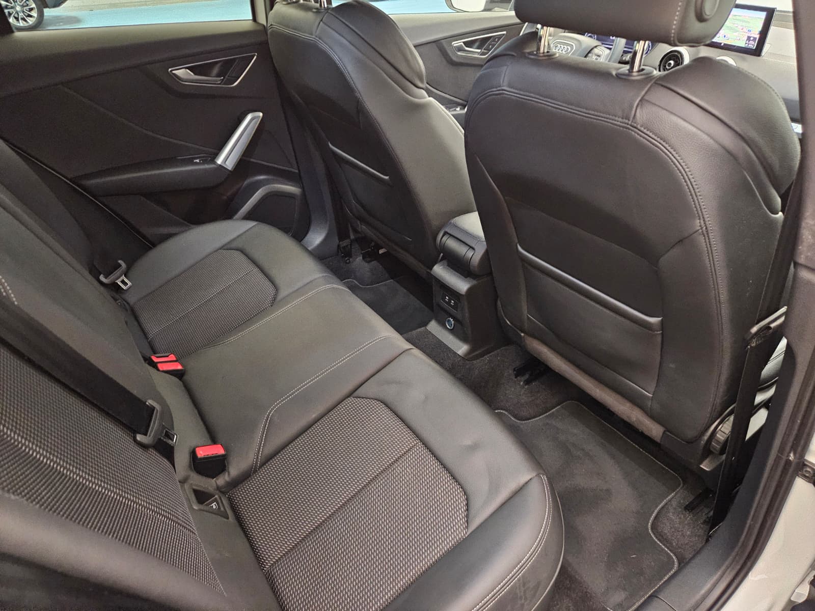 AUDI Q2 40 TFSI advanced Attraction quattro S-tronic-image-12
