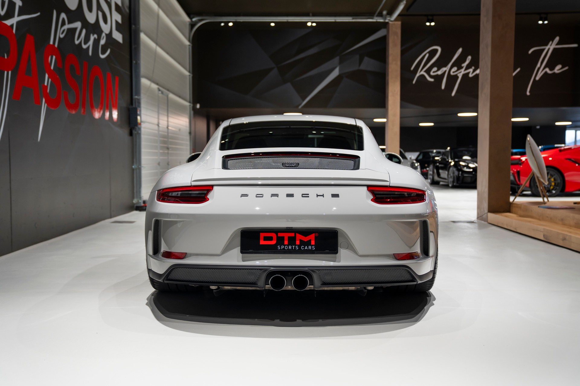 PORSCHE 911 GT3 Touring-image-4