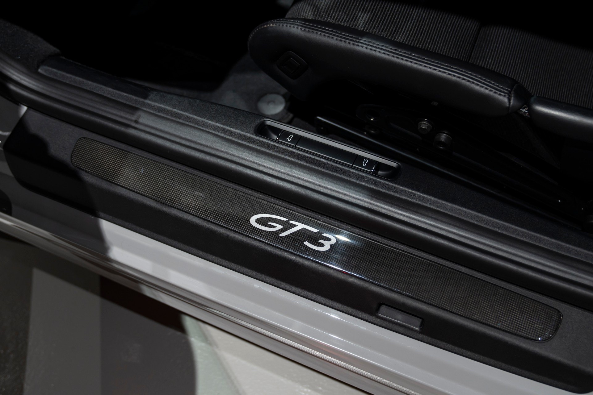 PORSCHE 911 GT3 Touring-image-10