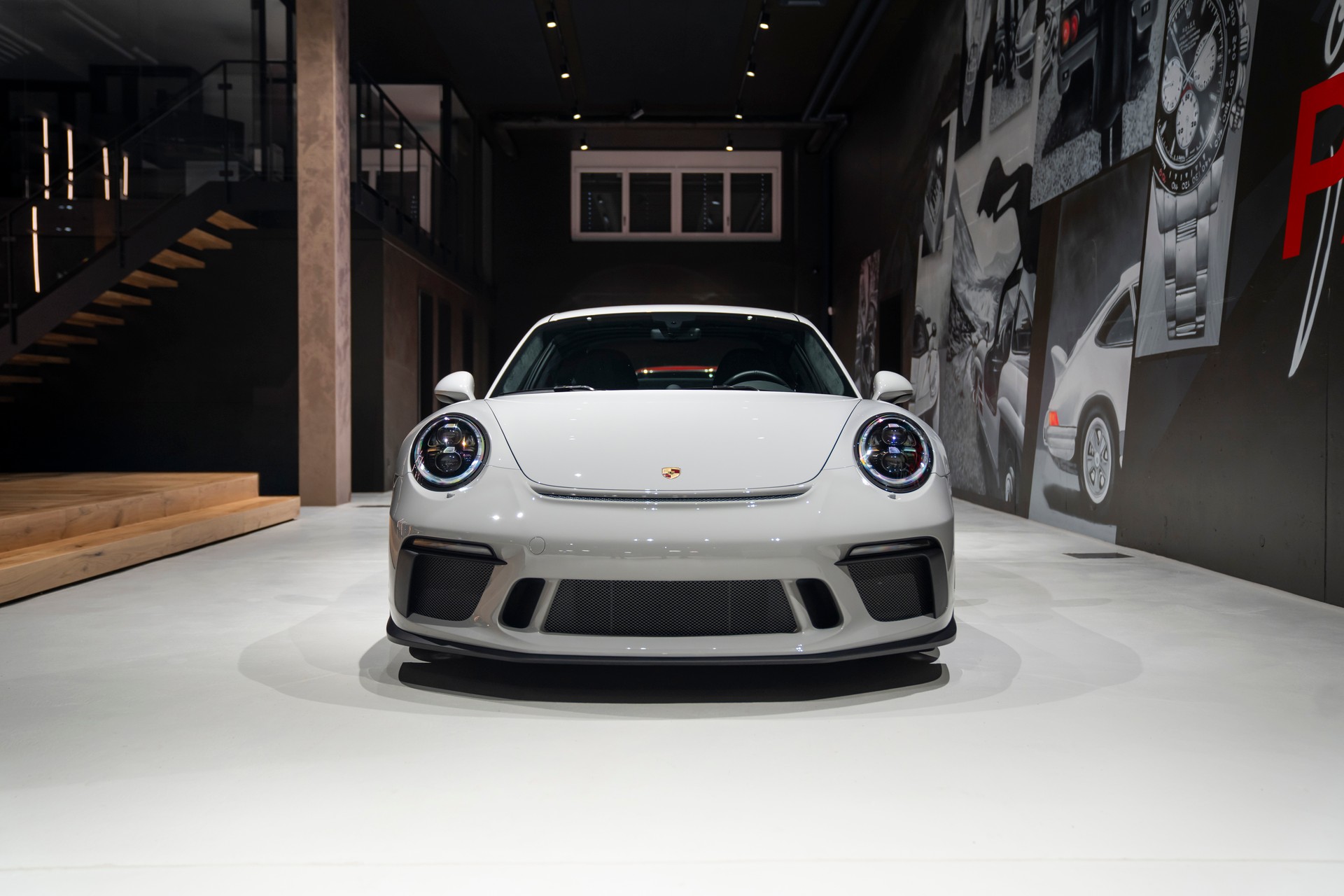 PORSCHE 911 GT3 Touring-showroom-element-1