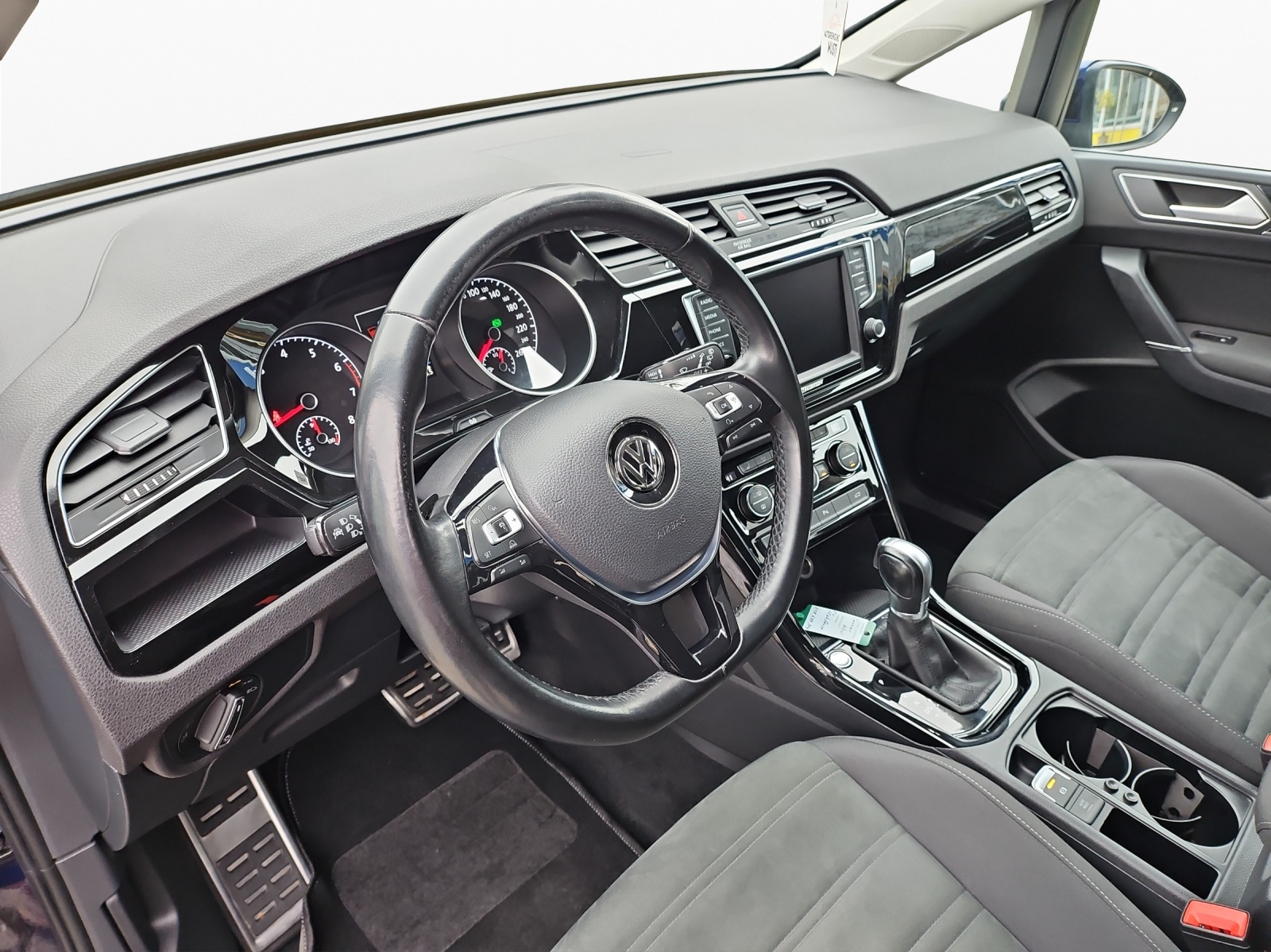 VW Touran 1.8 TSI BlueMotion Technology Highline DSG-image-10