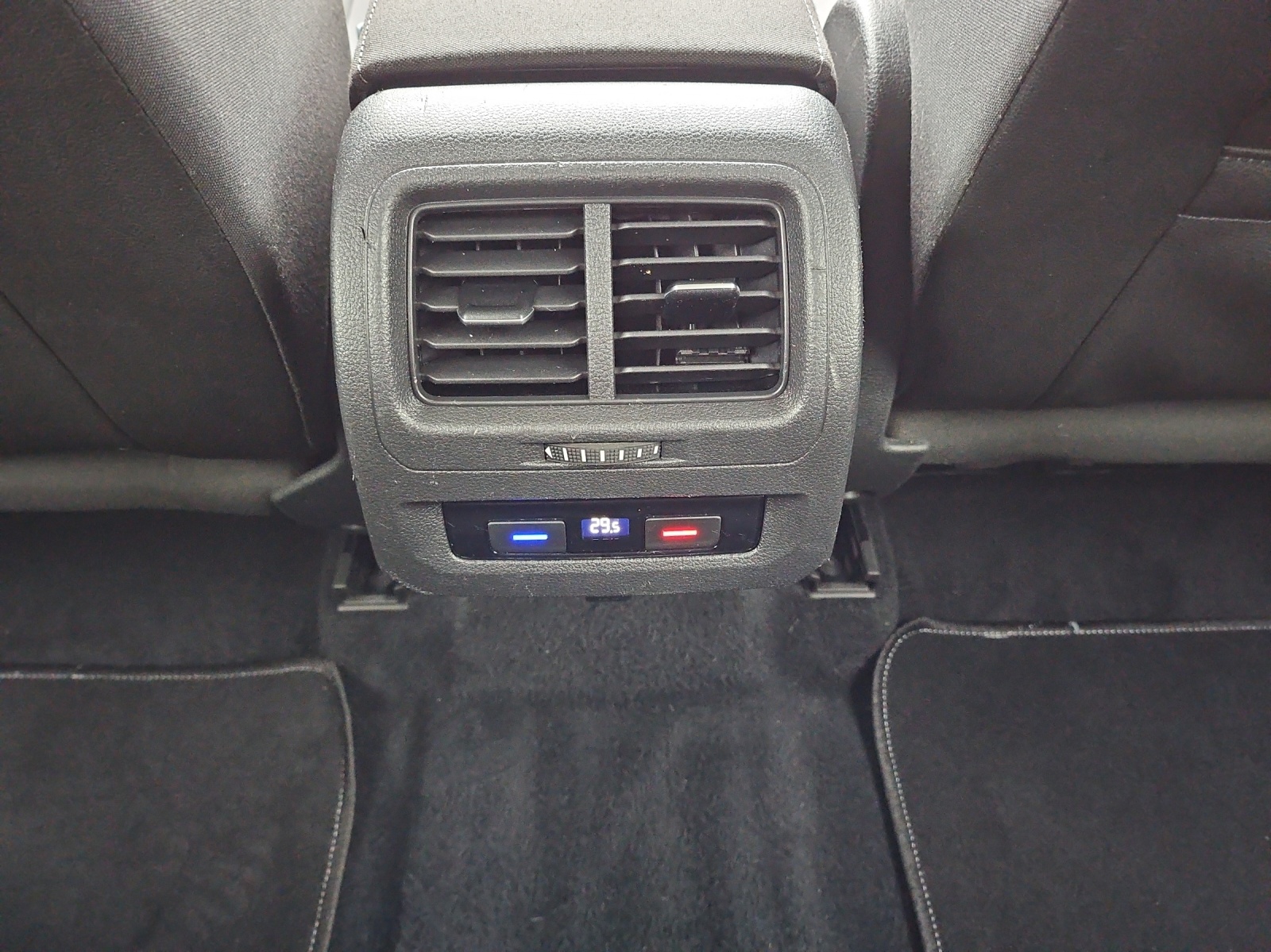 VW Touran 1.8 TSI BlueMotion Technology Highline DSG-image-15