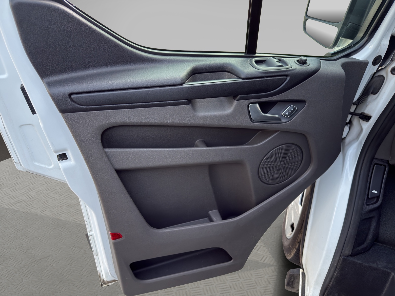 FORD Transit Custom 320 L2H1 Trend-image-11