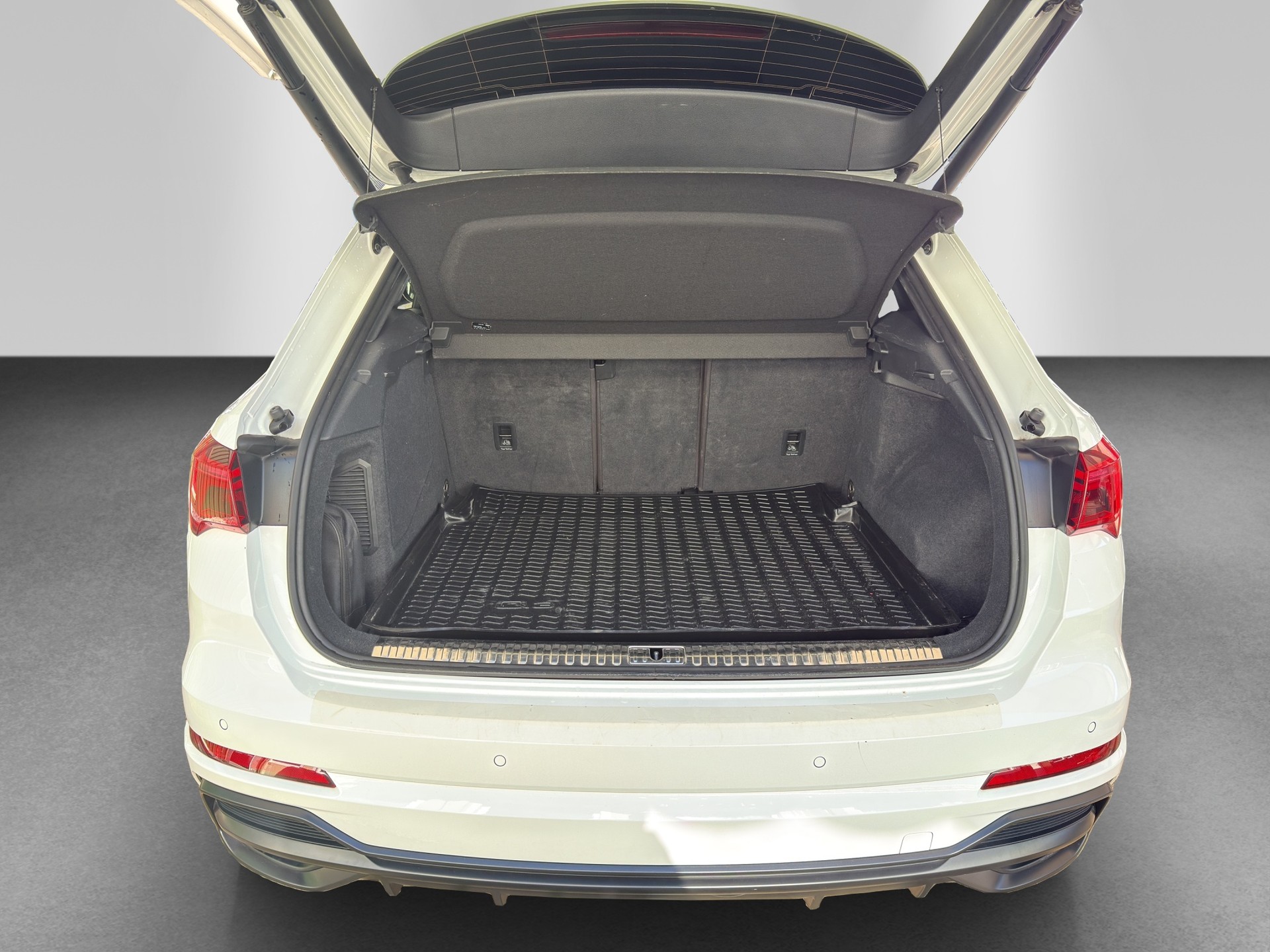 AUDI Q3 45 TFSI e S line Attraction S-tronic-image-15