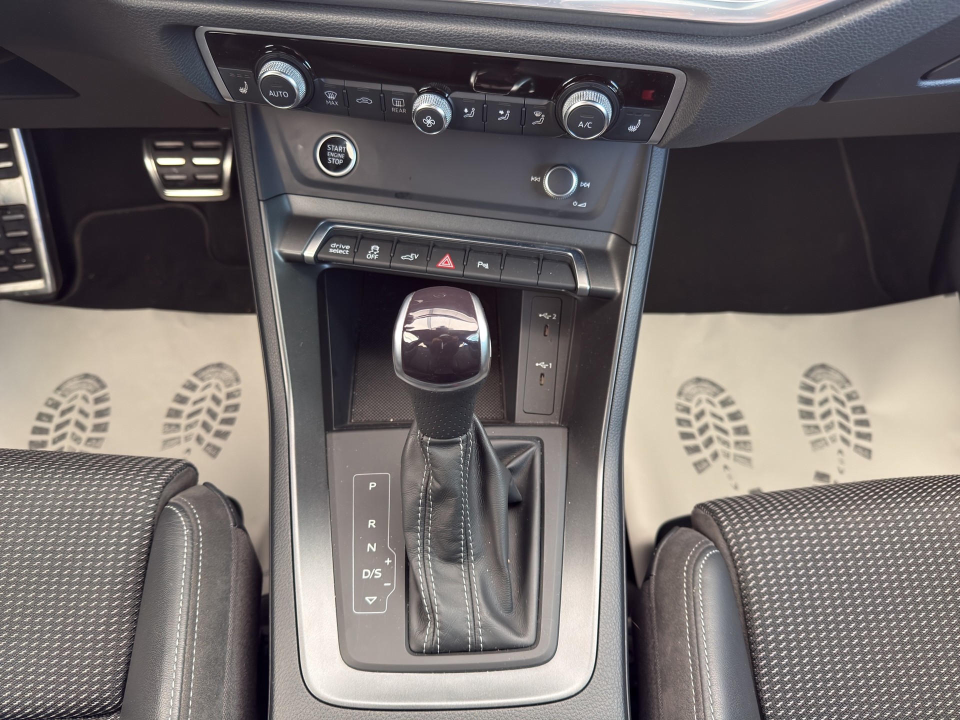 AUDI Q3 45 TFSI e S line Attraction S-tronic-image-10