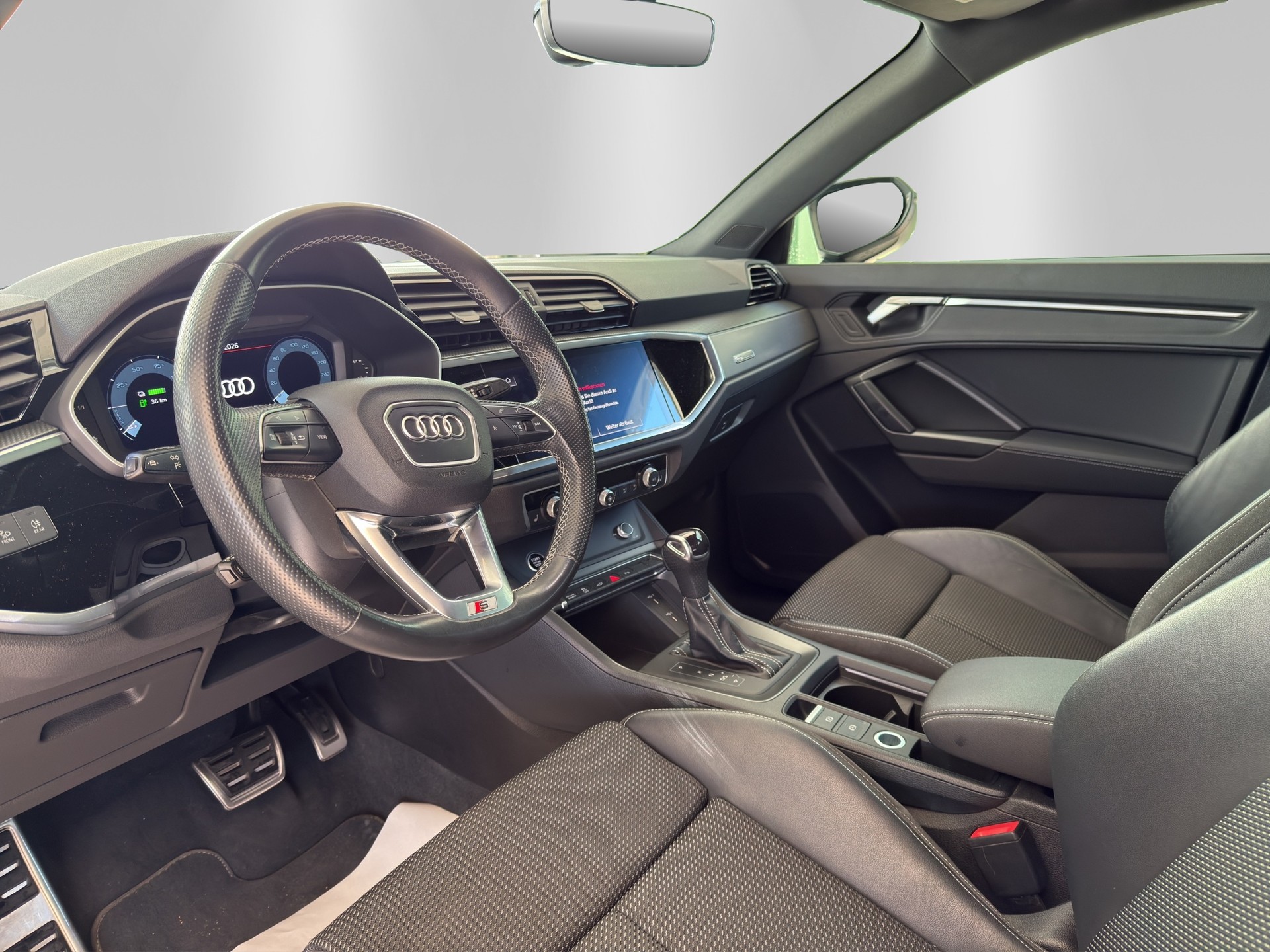 AUDI Q3 45 TFSI e S line Attraction S-tronic-image-7