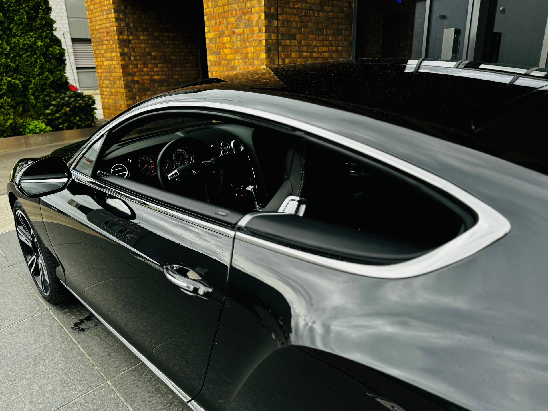 BENTLEY Continental GT 4.0 V8-image-28