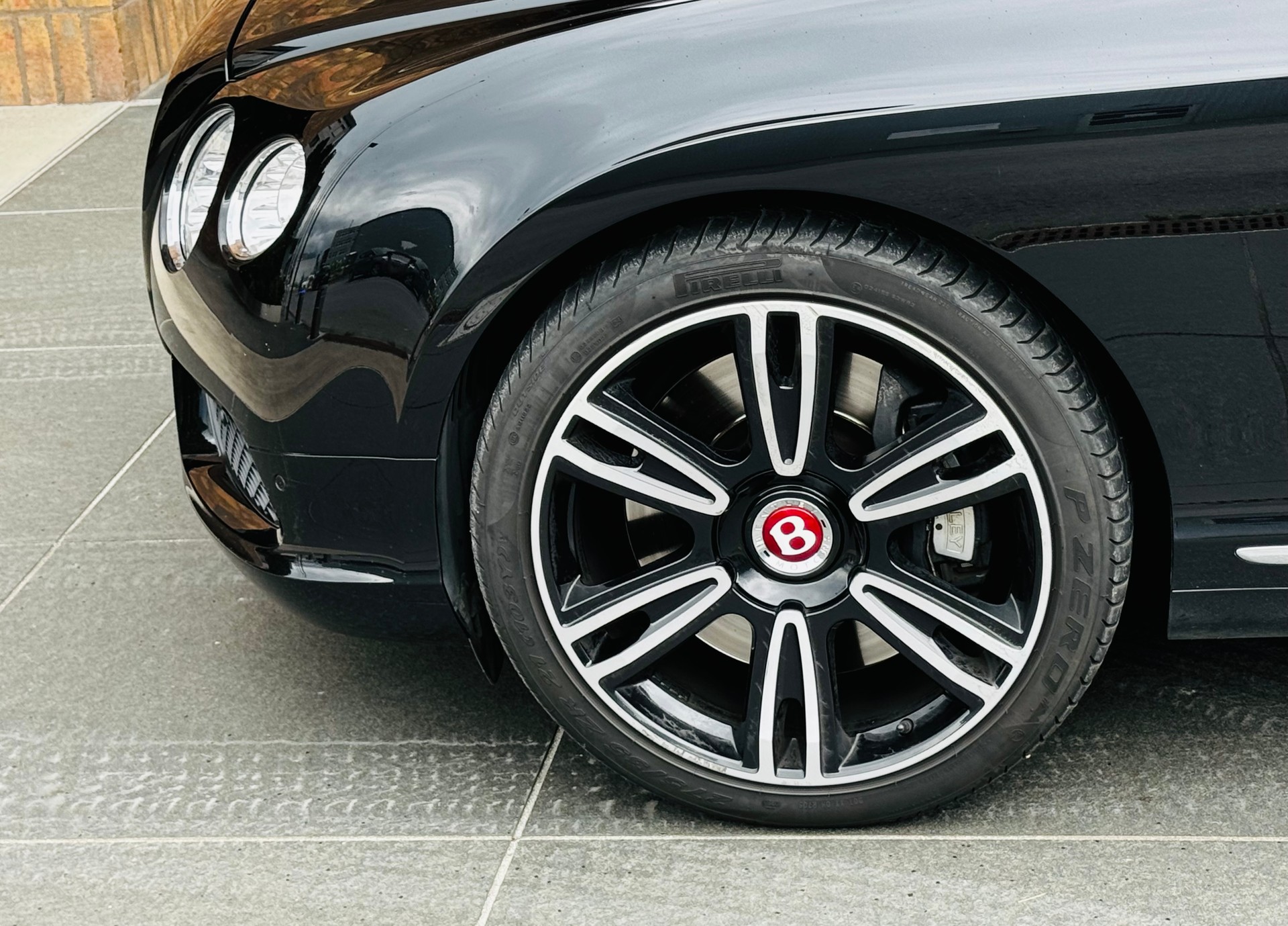 BENTLEY Continental GT 4.0 V8-image-25
