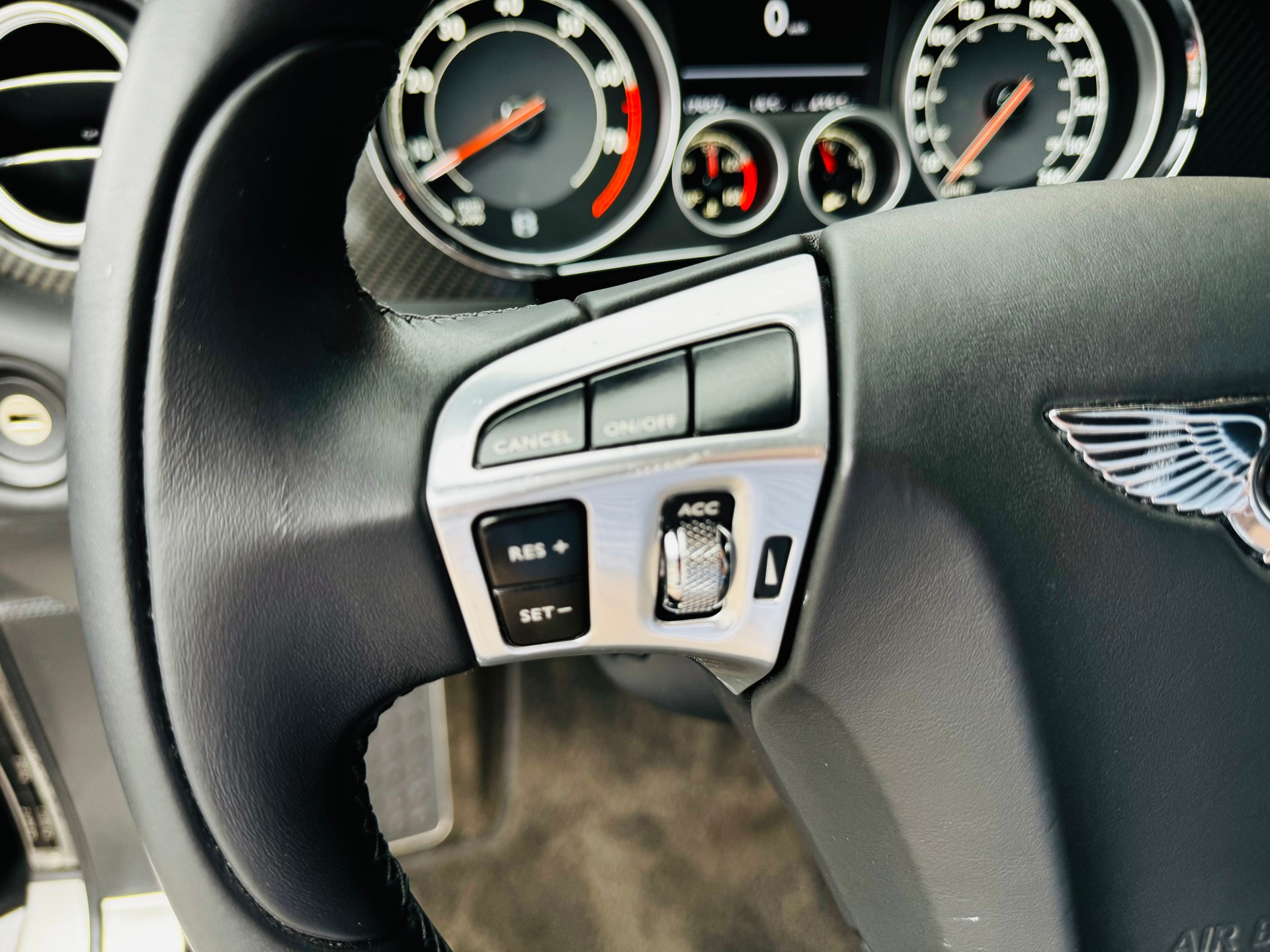 BENTLEY Continental GT 4.0 V8-image-20