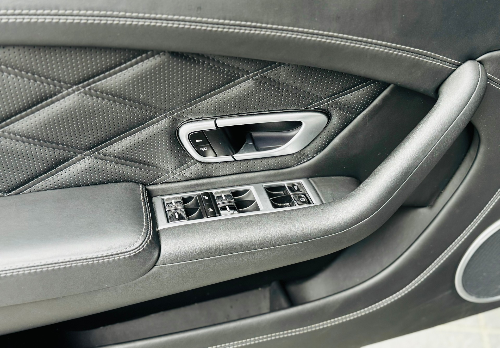 BENTLEY Continental GT 4.0 V8-image-22