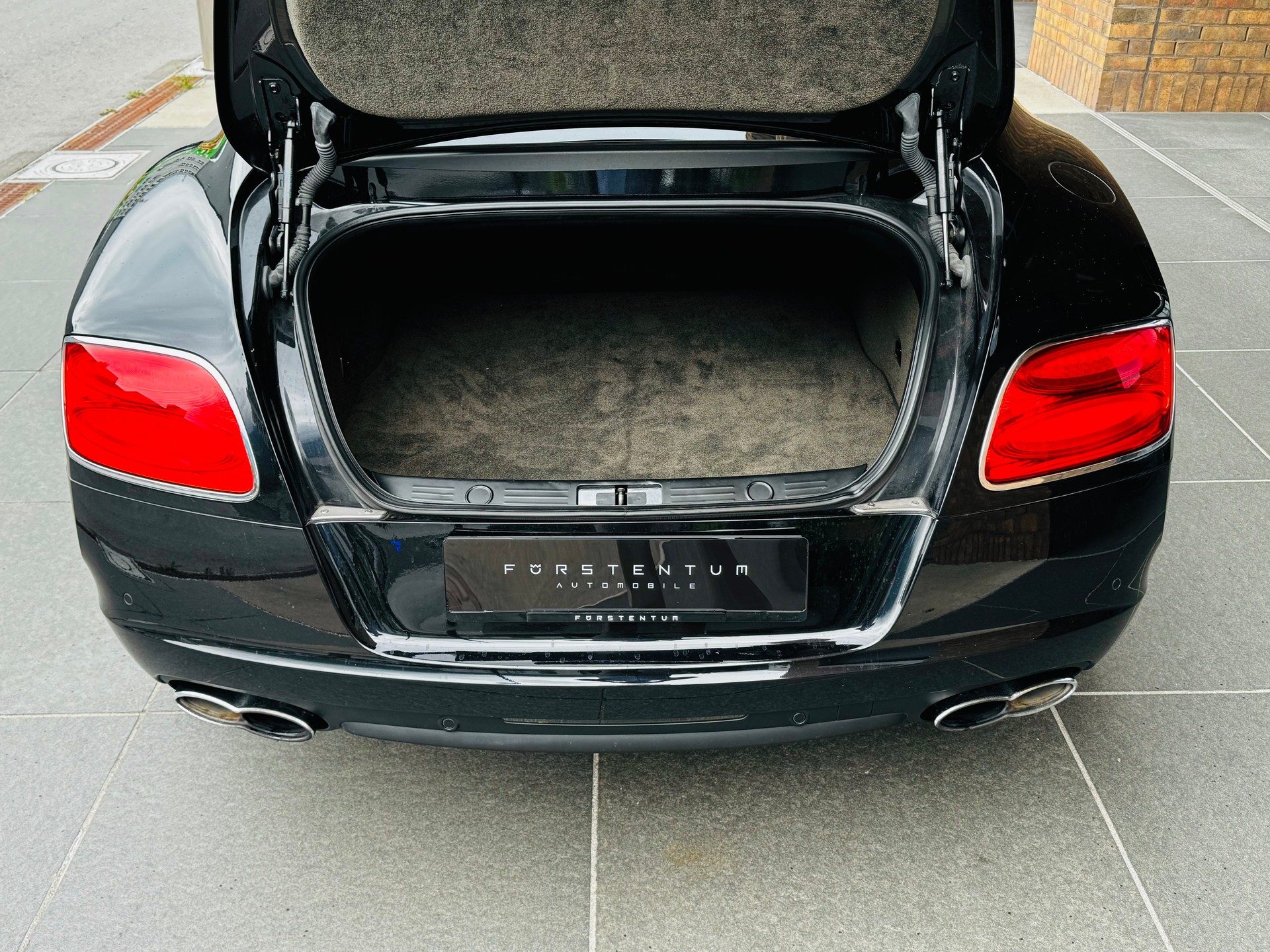 BENTLEY Continental GT 4.0 V8-image-29