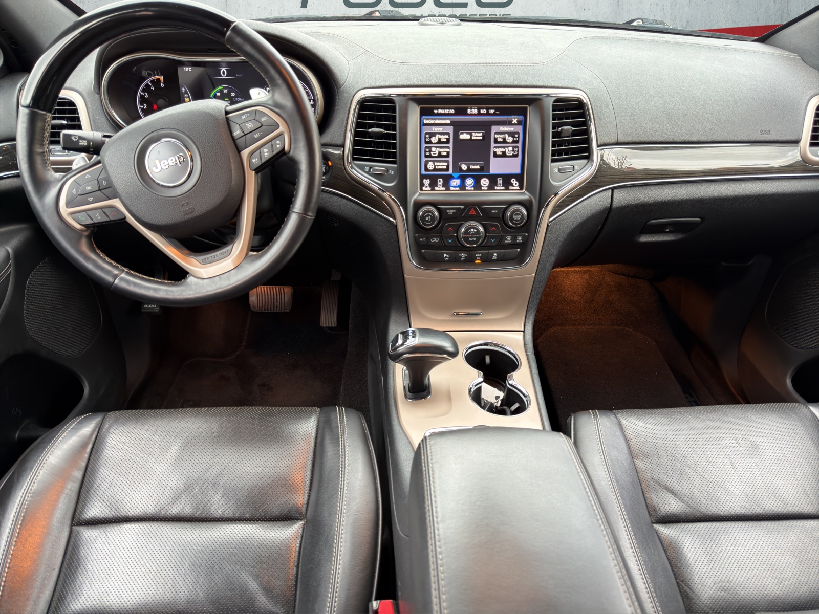JEEP Grand Cherokee 3.0 CRD Overland Automatic-image-10