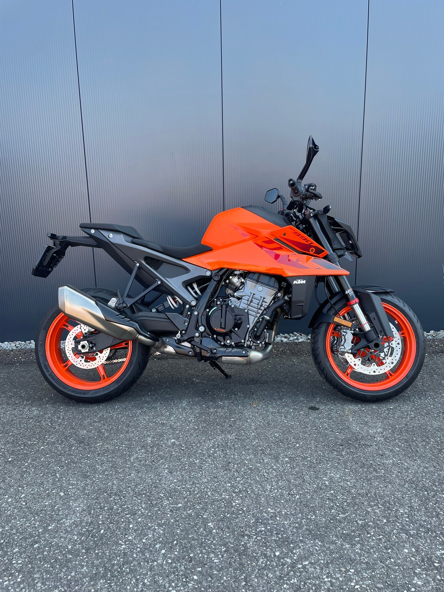 KTM 990 Duke-image-1