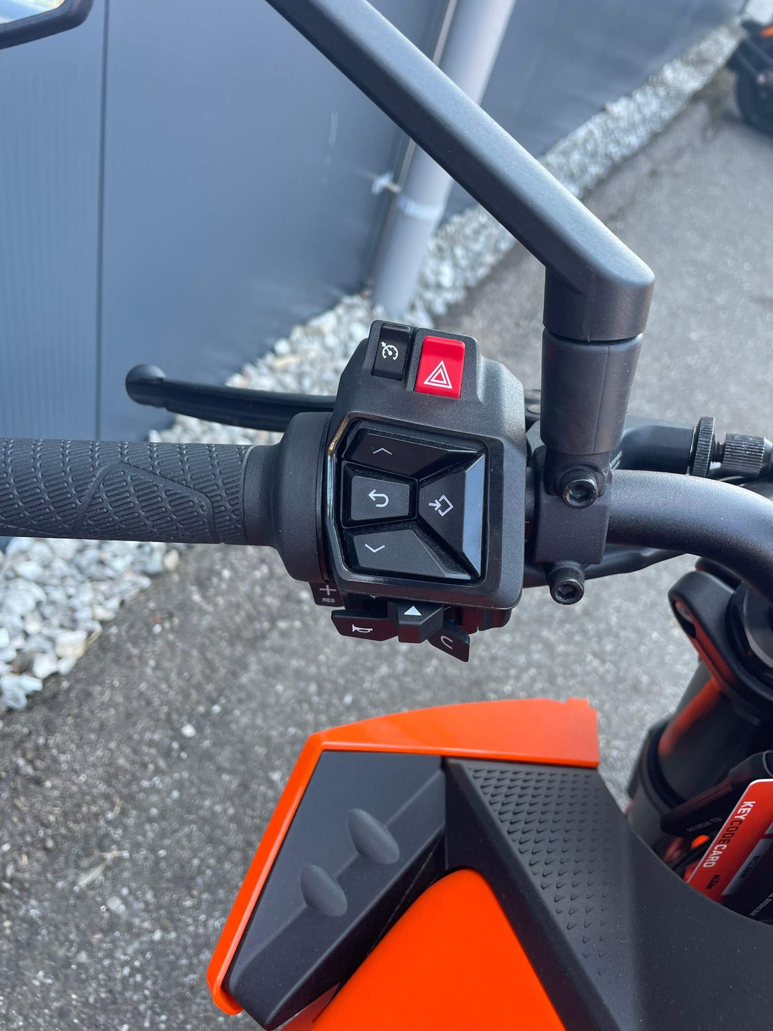 KTM 990 Duke-image-7
